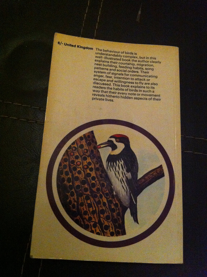 Bird behaviour; (Hamlyn allcolour paperbacks),Used