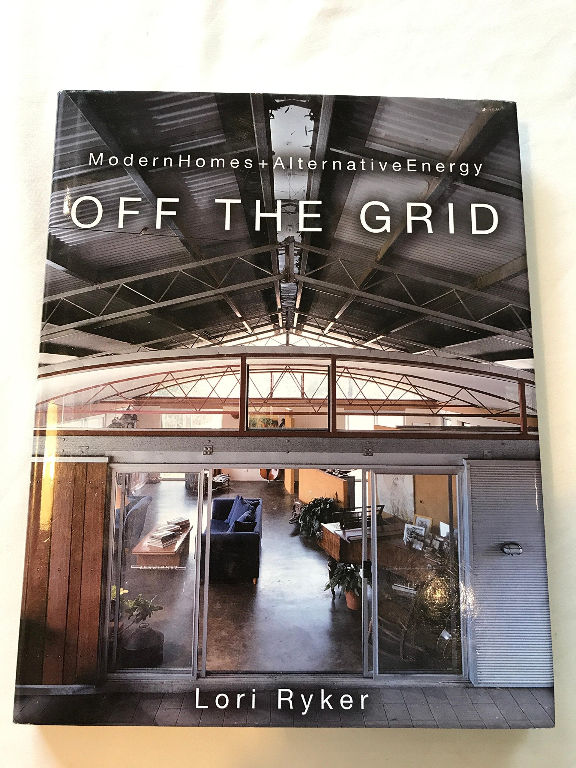 Off The Grid: Modern Homes + Alternative Energy,Used