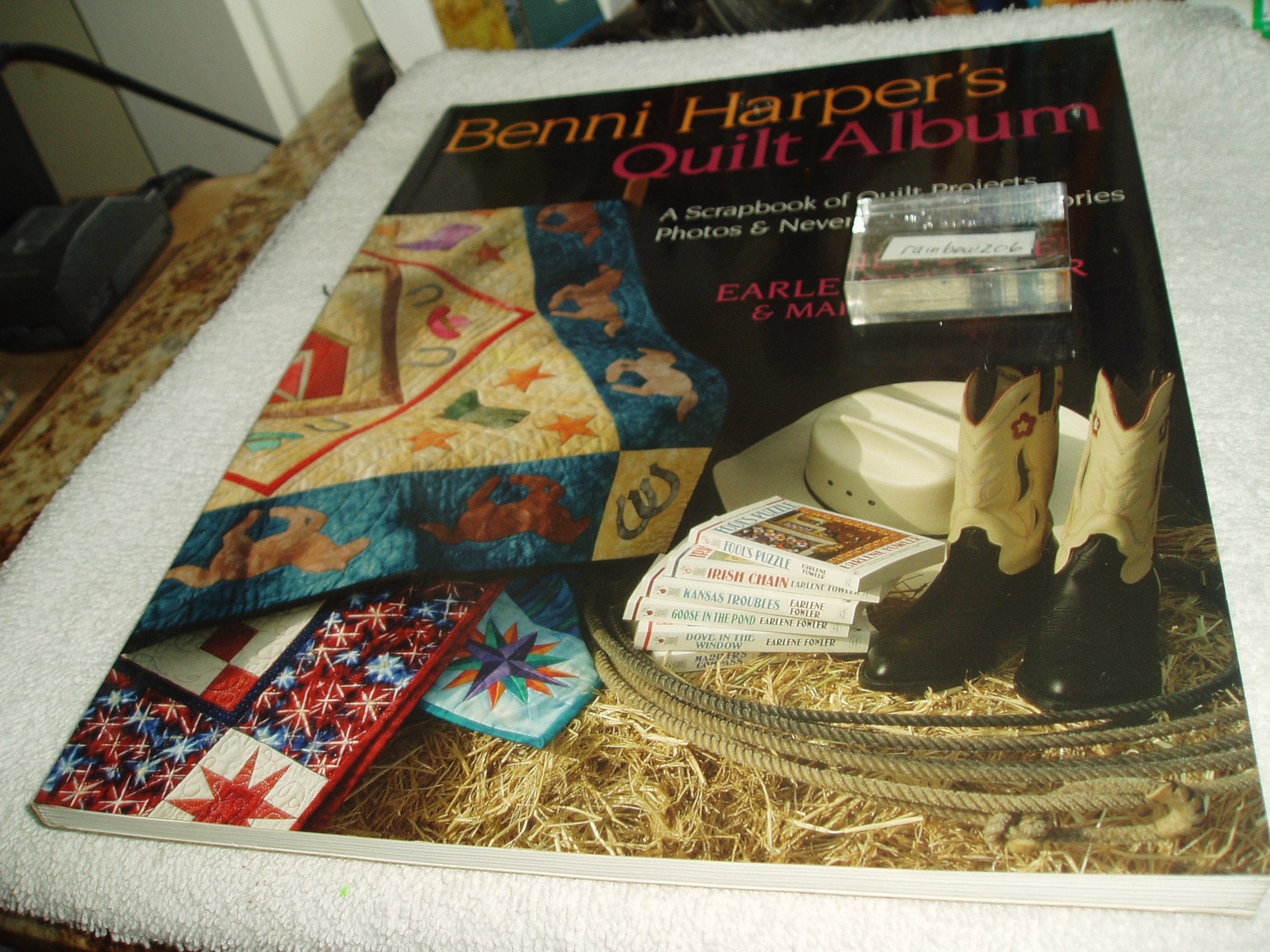 Benni Harper's Quilt Album: A Scrapbook of Quilt Projects, Photos & NeverBeforeTold Stories,Used