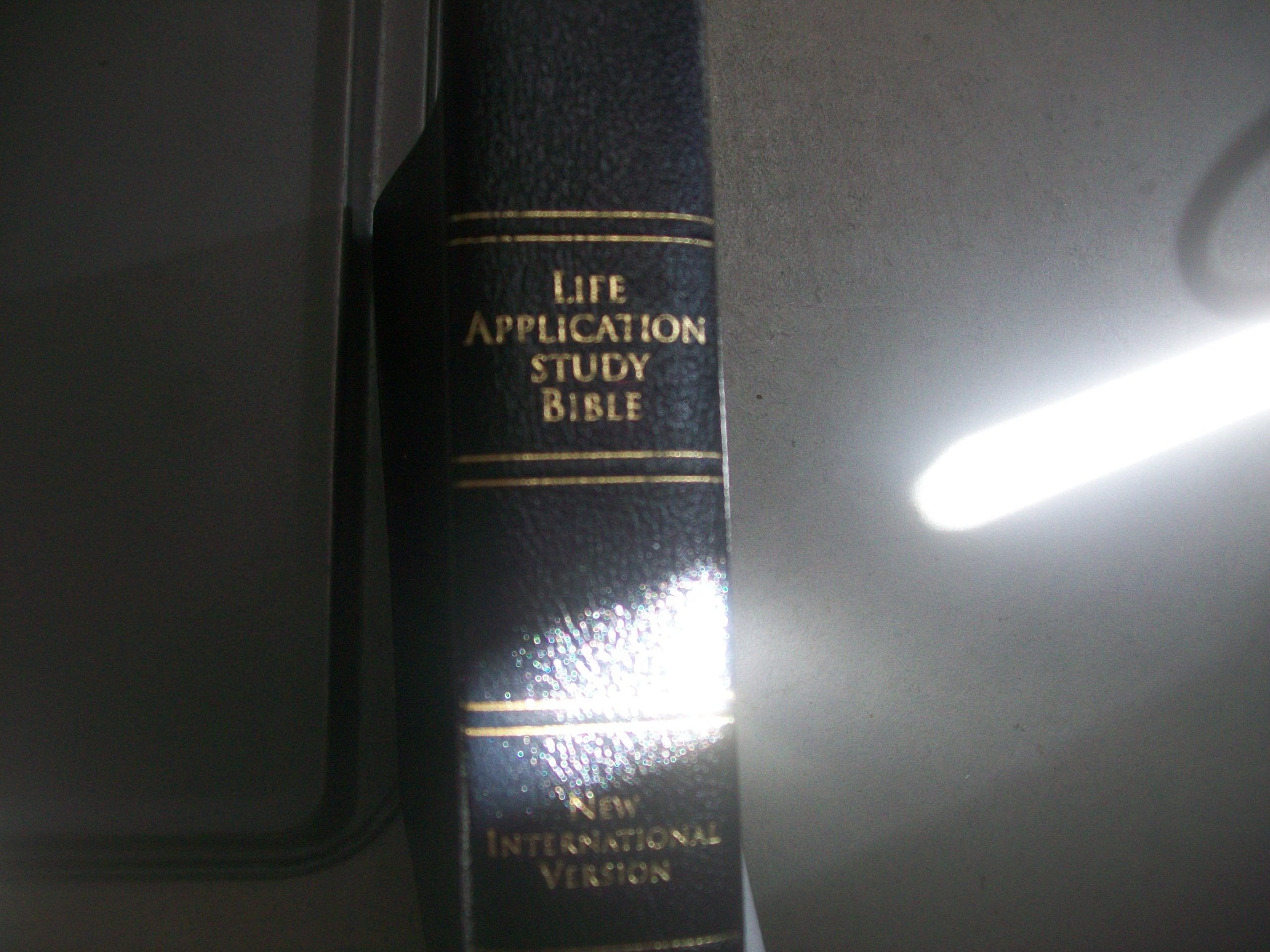 NIV Life Application Study Bible - Black Cover Edition