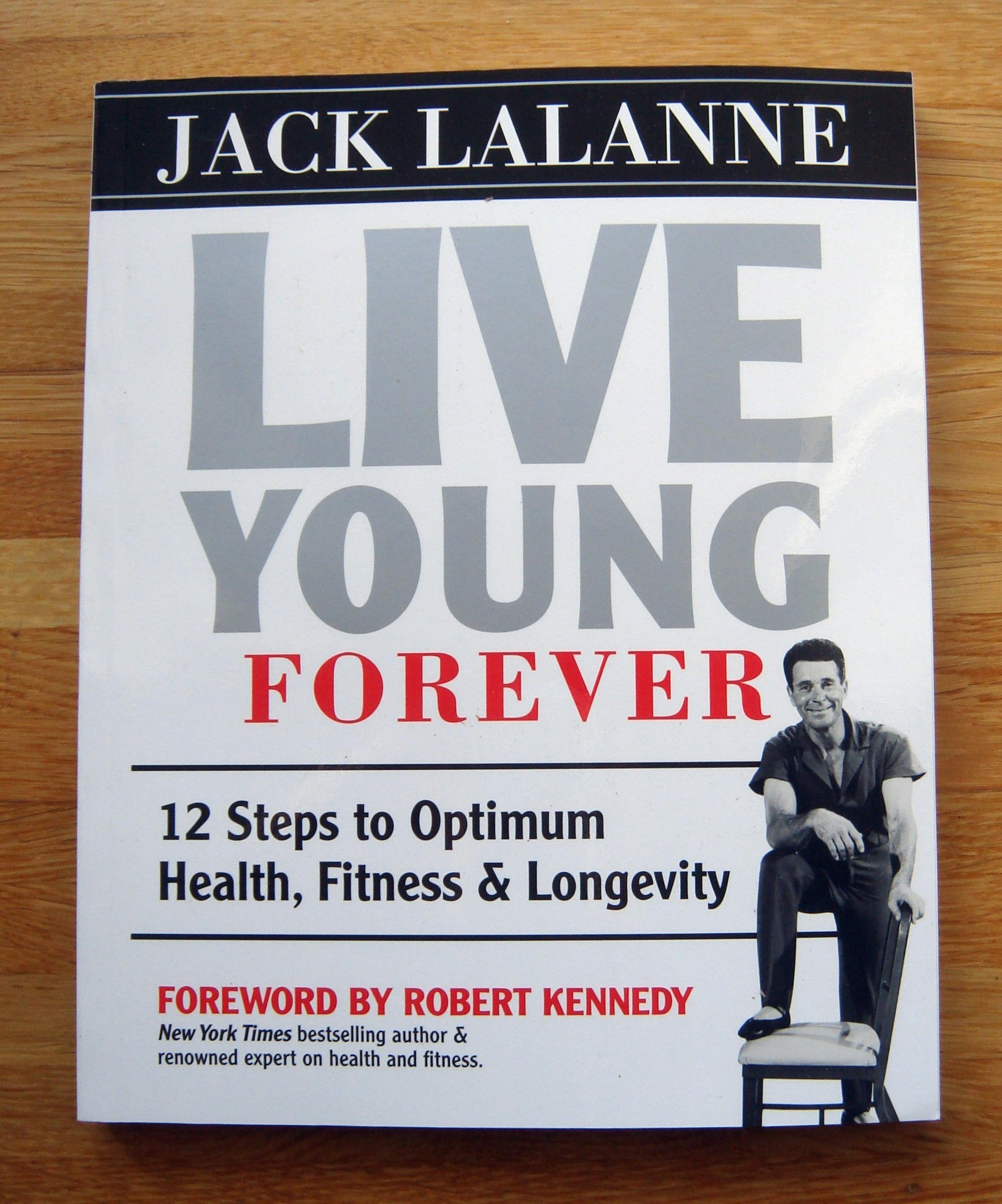 Live Young Forever: 12 Steps to Optimum Health, Fitness and Longevity,Used
