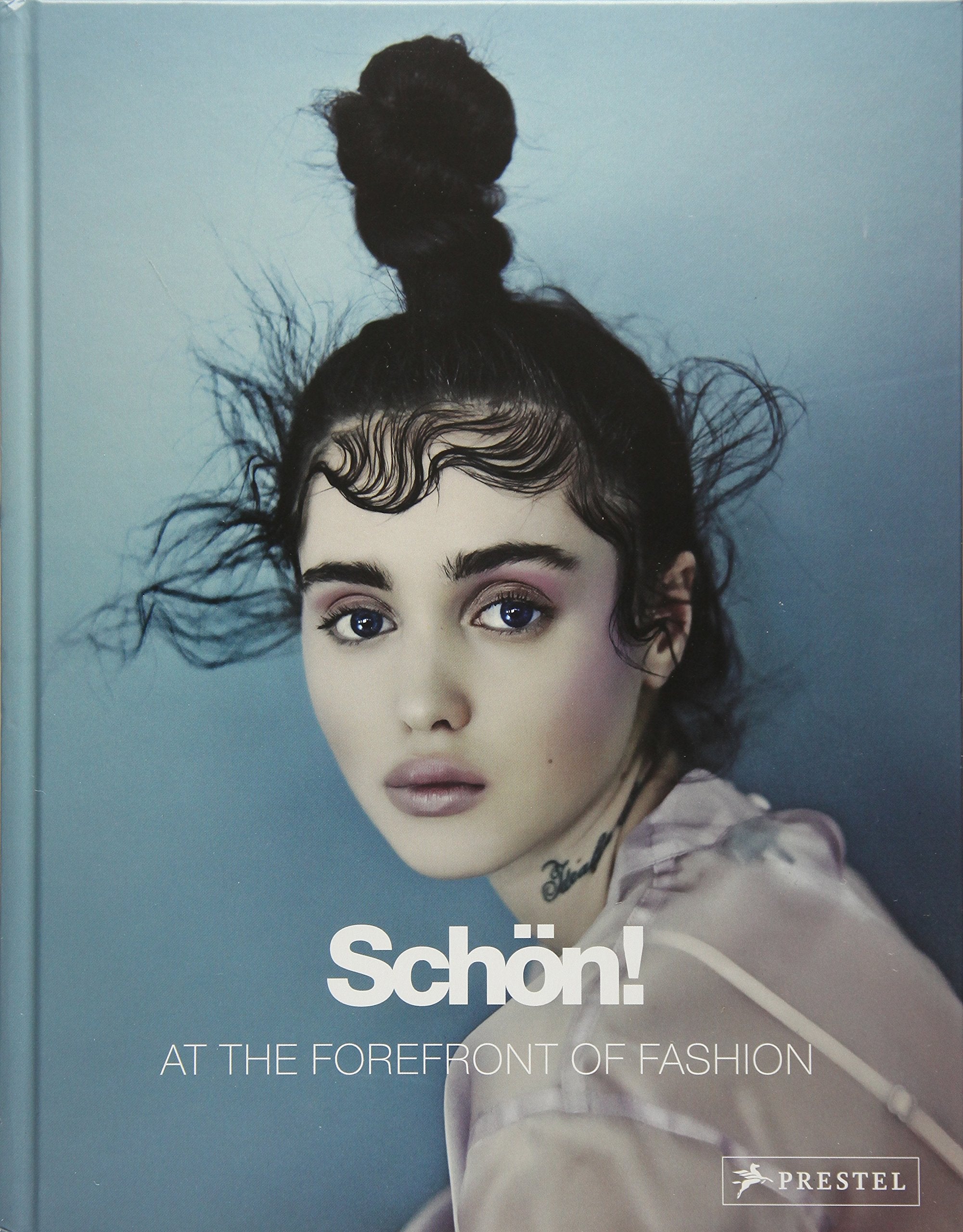 Schn!: At the Forefront of Fashion,Used