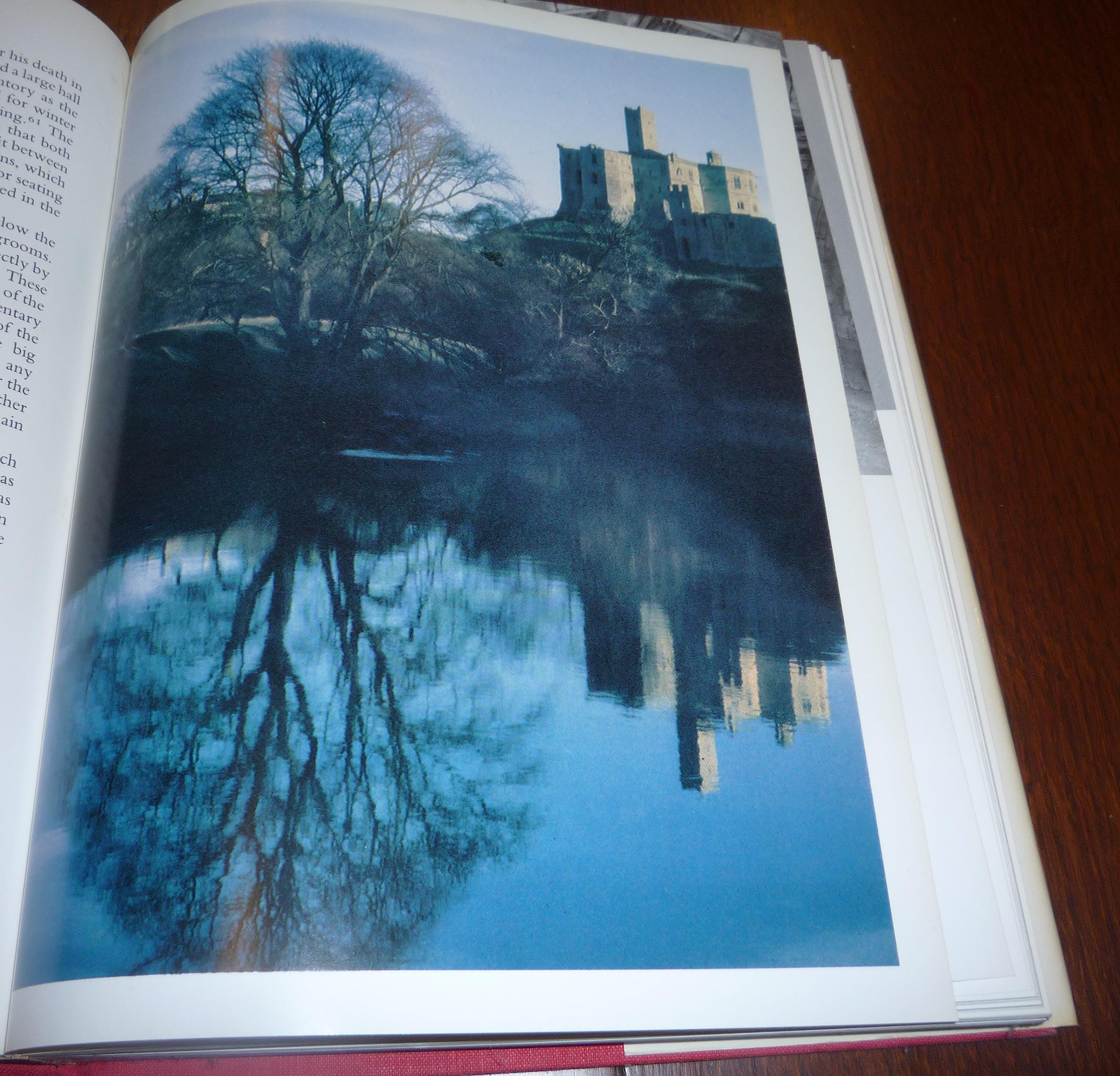 Life in the English Country House: A Social and Architectural History,Used