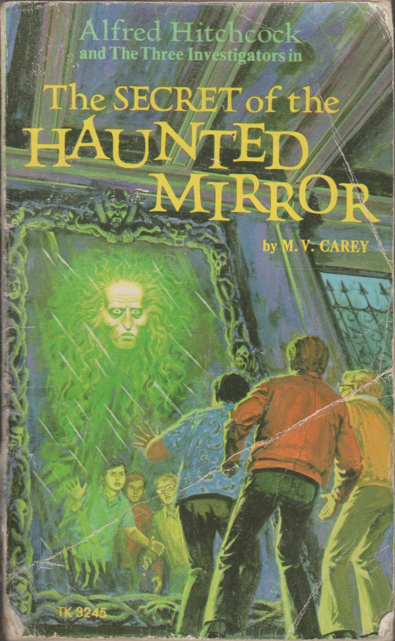 Alfred Hitchcock and the three investigators in the secret of the haunted mirror