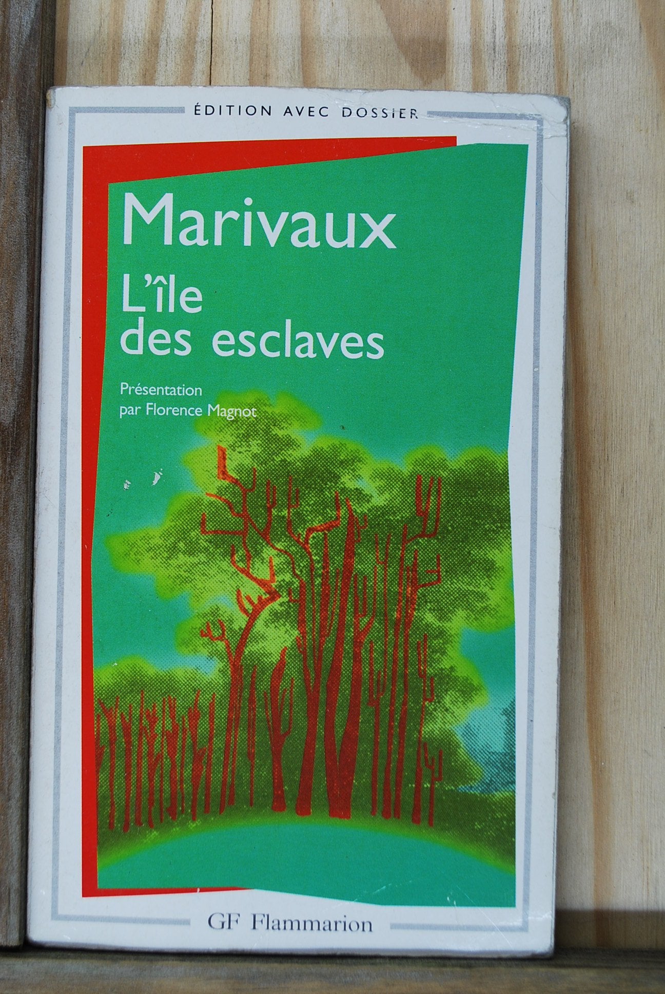 L'Ile Des Esclaves (French Edition),Used
