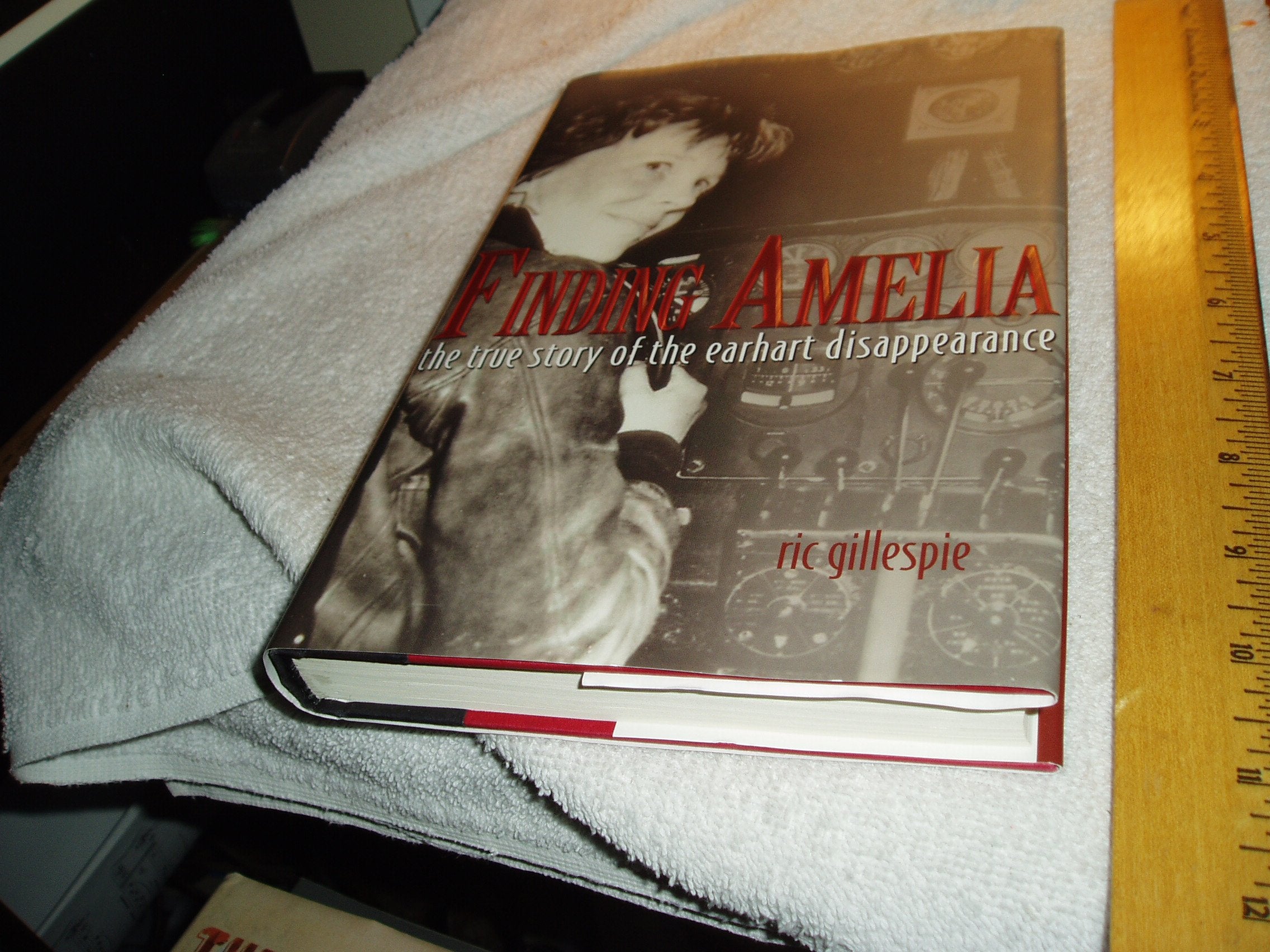 Finding Amelia: The True Story of the Earhart Disappearance,Used