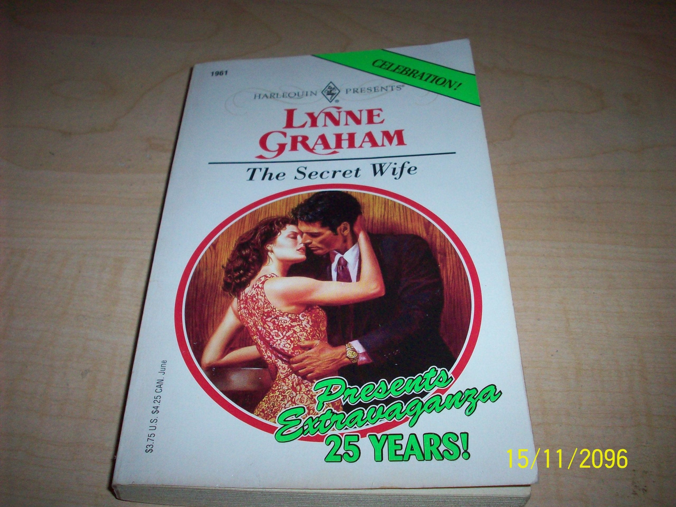 The Secret Wife (Presents, No 1961),Used
