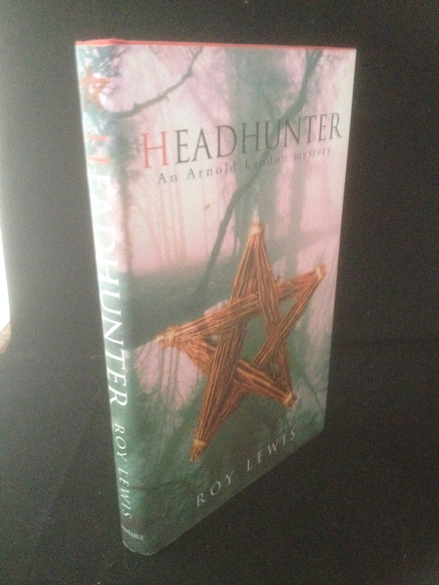 Headhunter: An Arnold Landon Mystery,Used