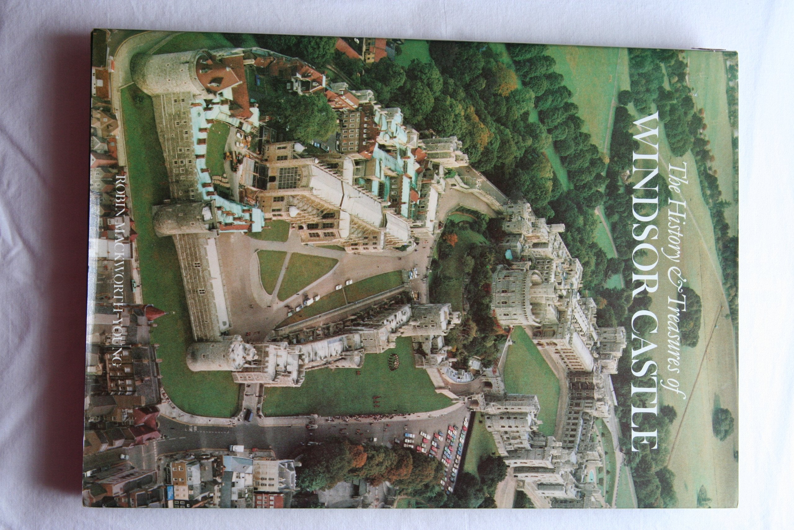 The history & treasures of Windsor Castle,Used
