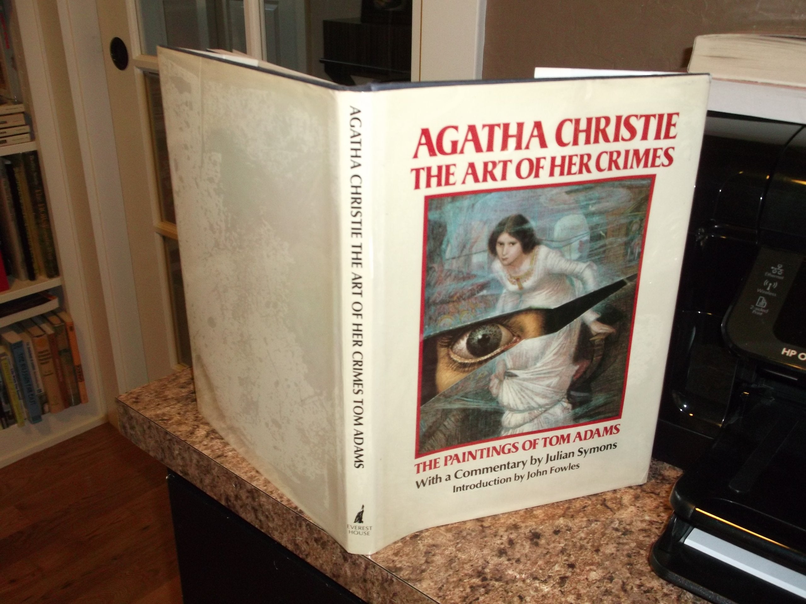Agatha Christie: The Art of Her Crimes,Used