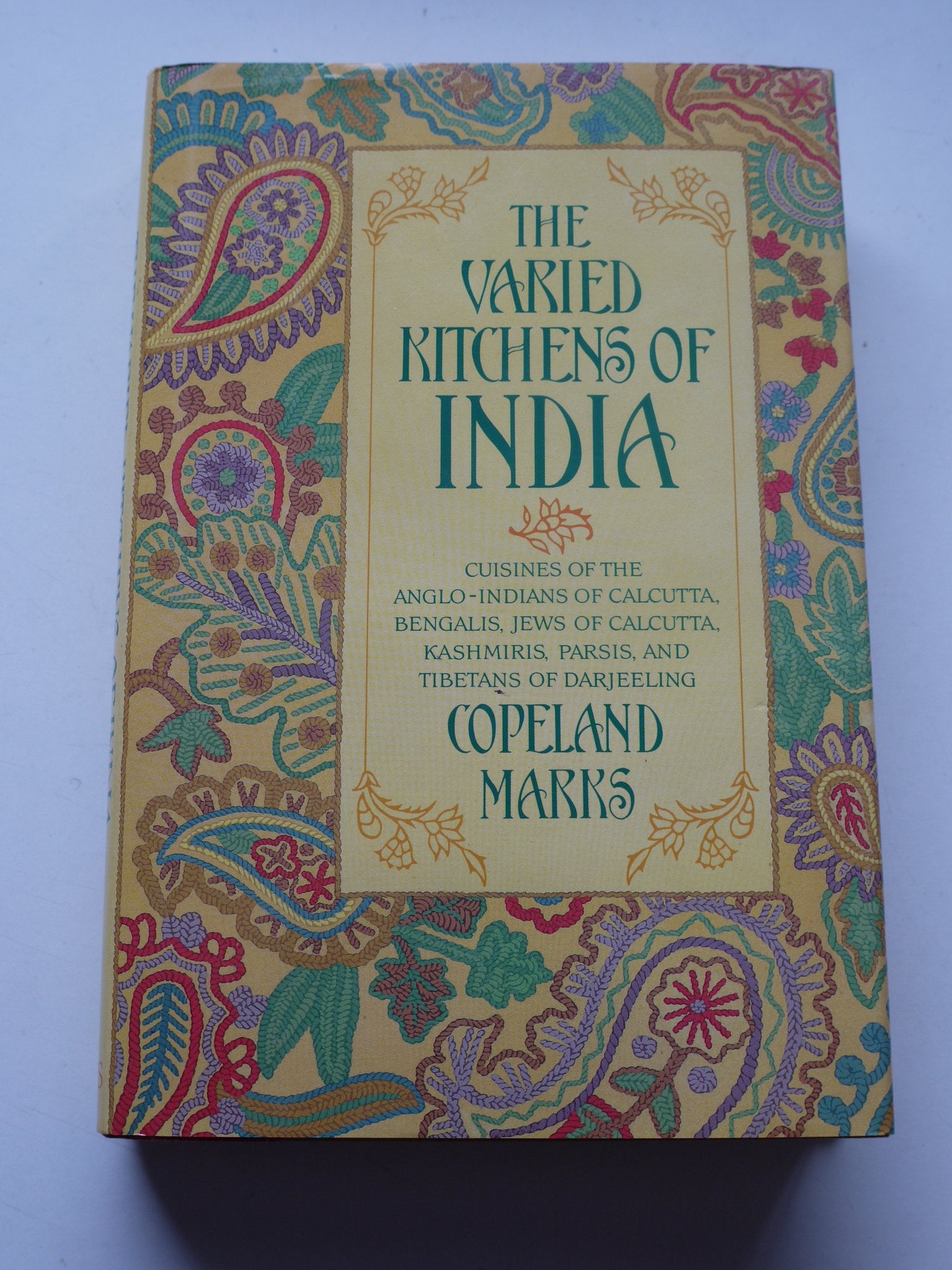The Varied Kitchens of India : Cuisines of the AngloIndians of Calcutta, Kashmiris, Parsis, and Tibetans of Darjeeling,Used
