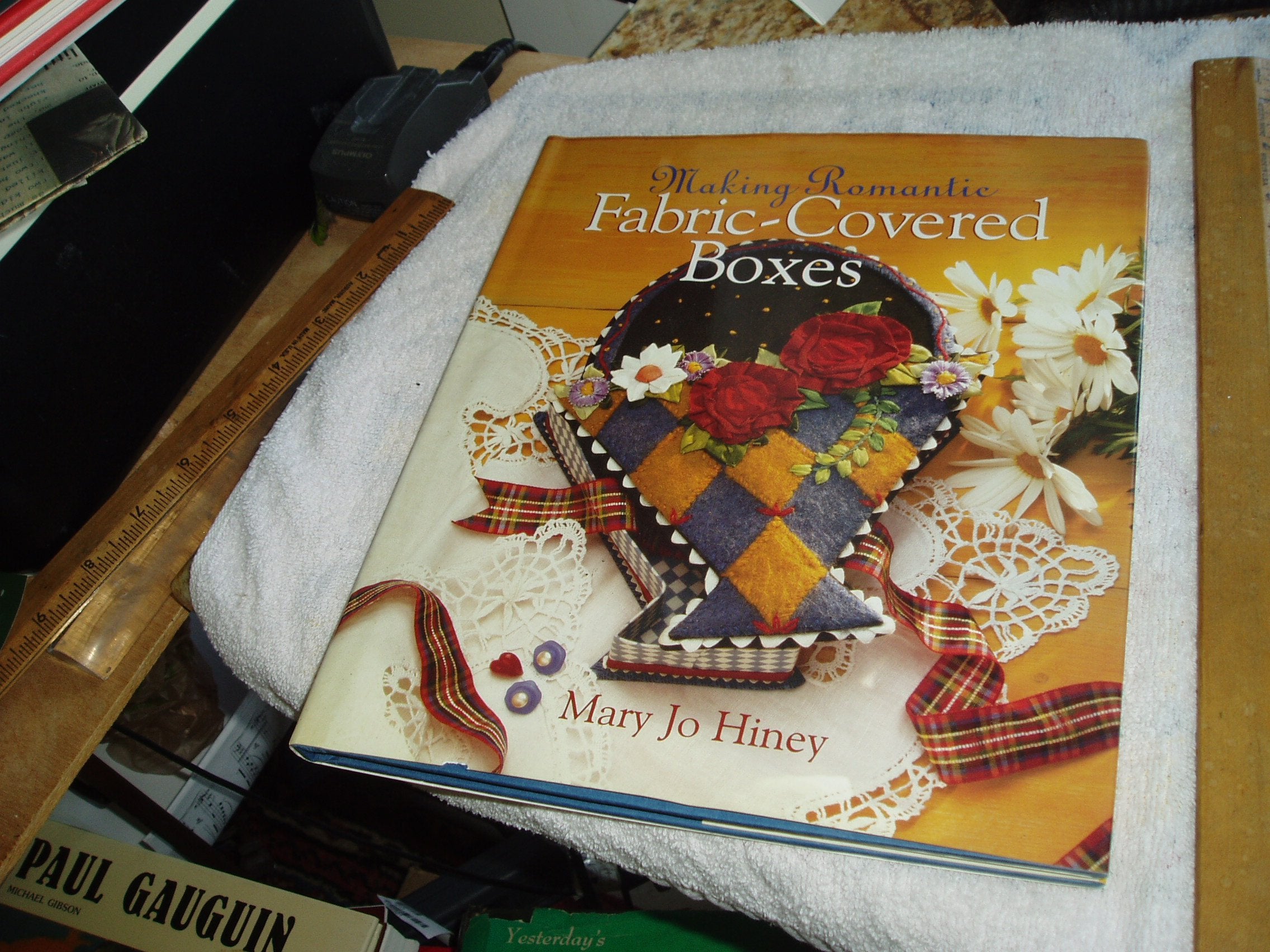 Making Romantic Fabriccovered Boxes,Used