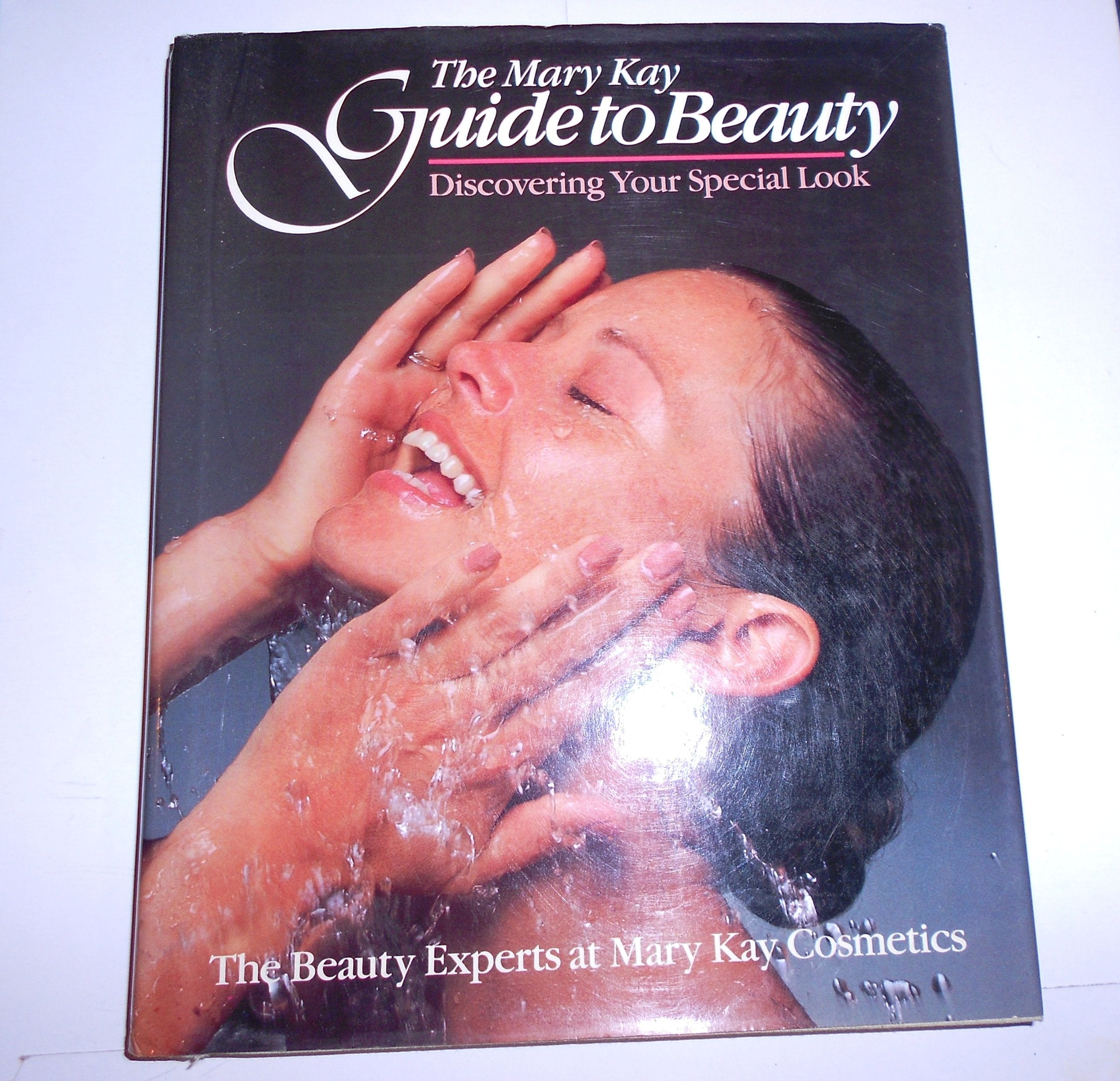 The Mary Kay Guide to Beauty: Discovering Your Special Look,Used