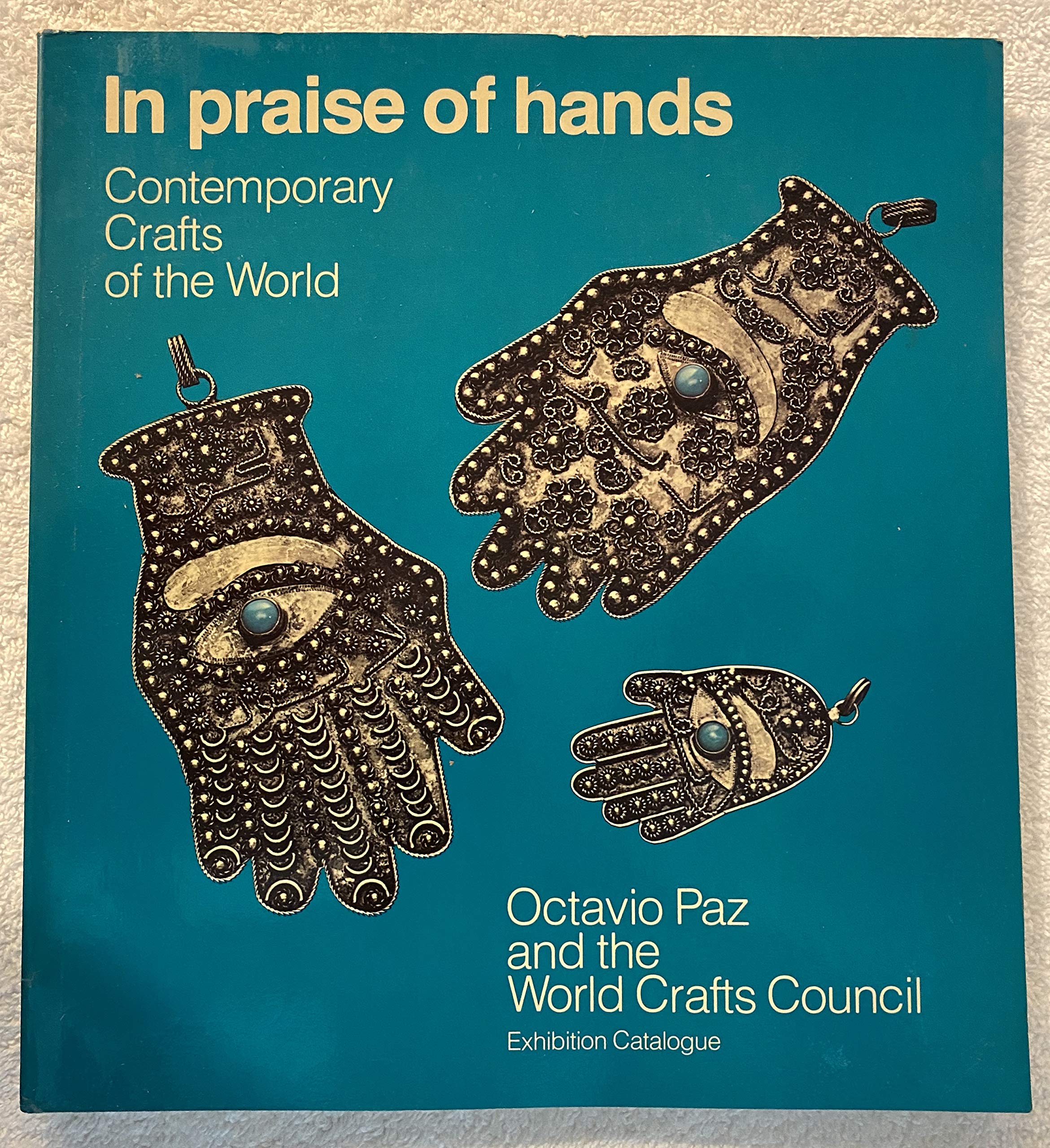 In praise of hands: contemporary crafts of the world,New