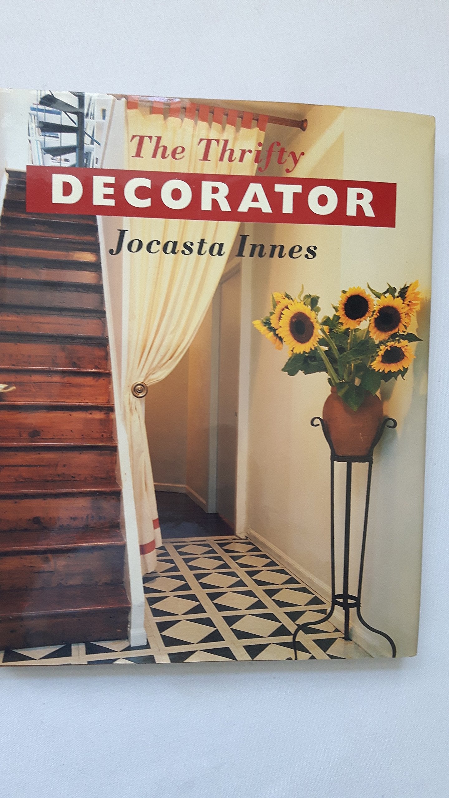 The Thrifty Decorator: A DIY Guide to Style on a ShoeString,Used