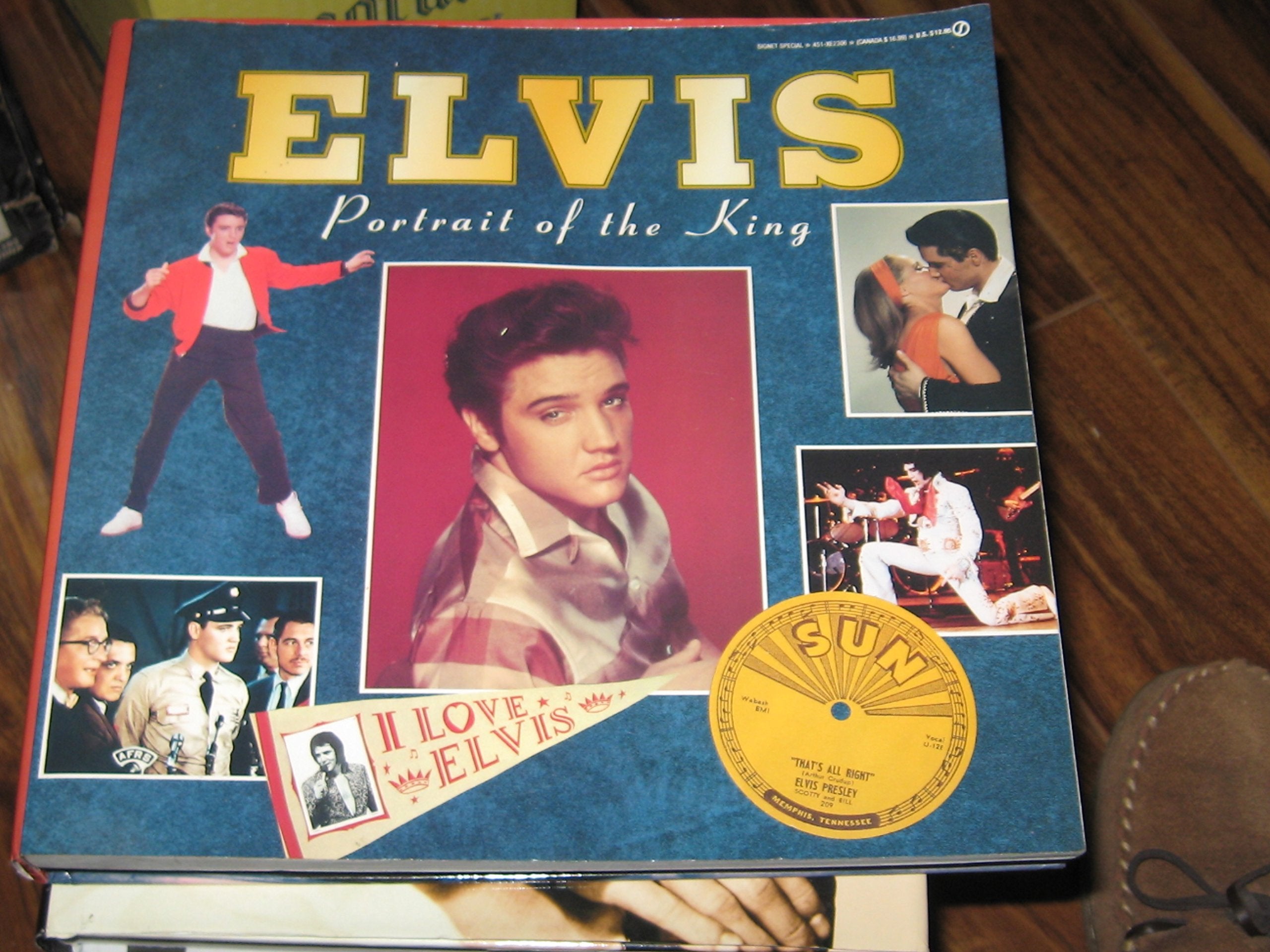 Elvis: Portrait of the King (Signet Special),Used