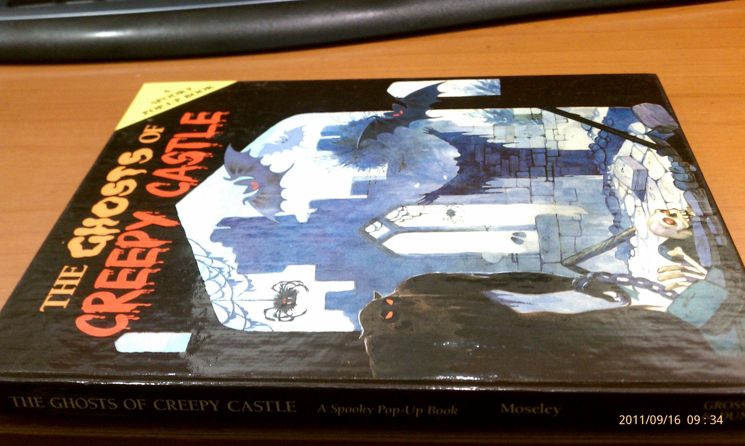 The Ghosts Of Creepy Castle (A Spooky Popup Book) (Mini Spooky Popups)