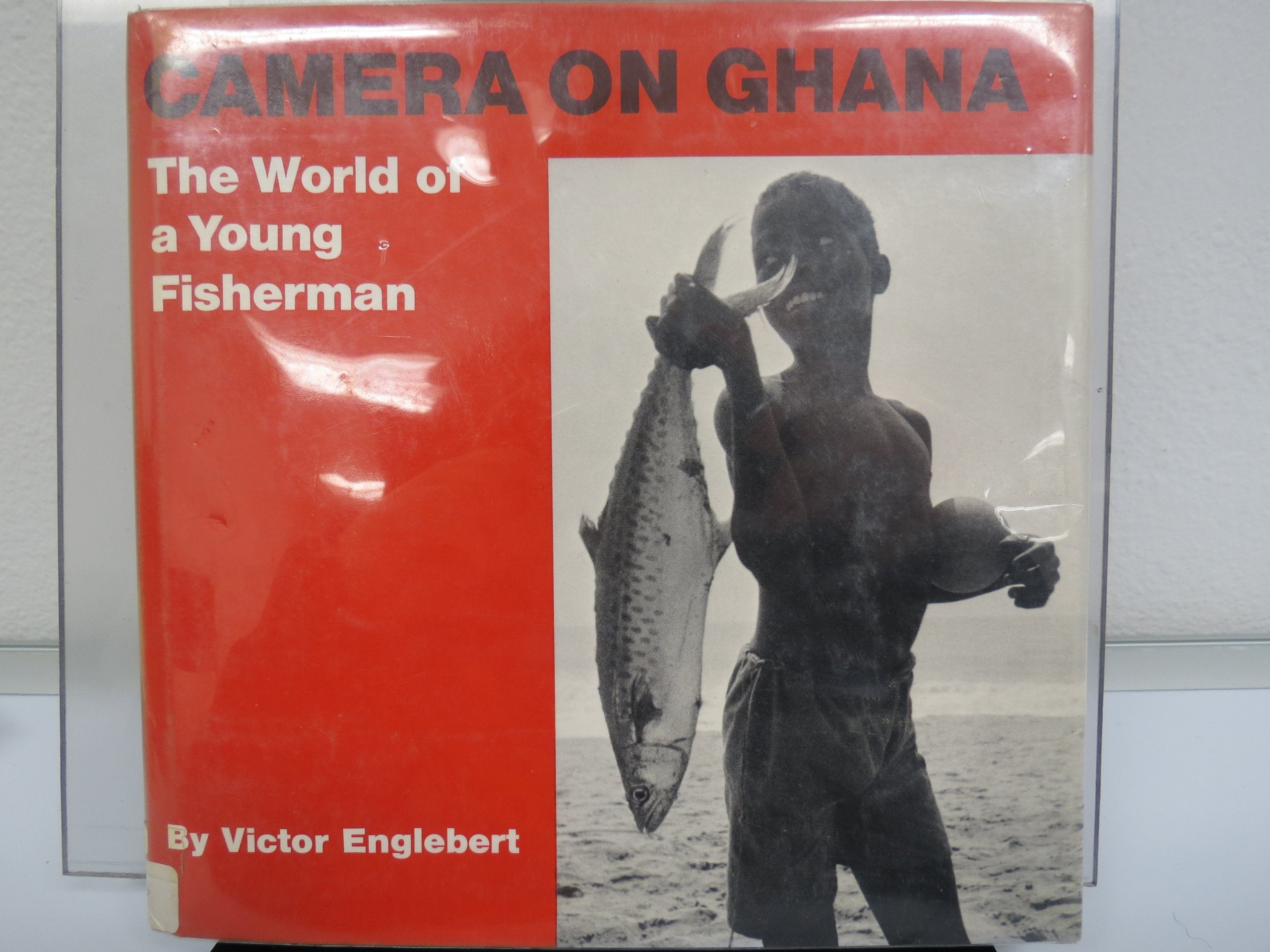 Camera On Ghana: The World Of A Young Fisherman (Curriculumrelated Books),Used