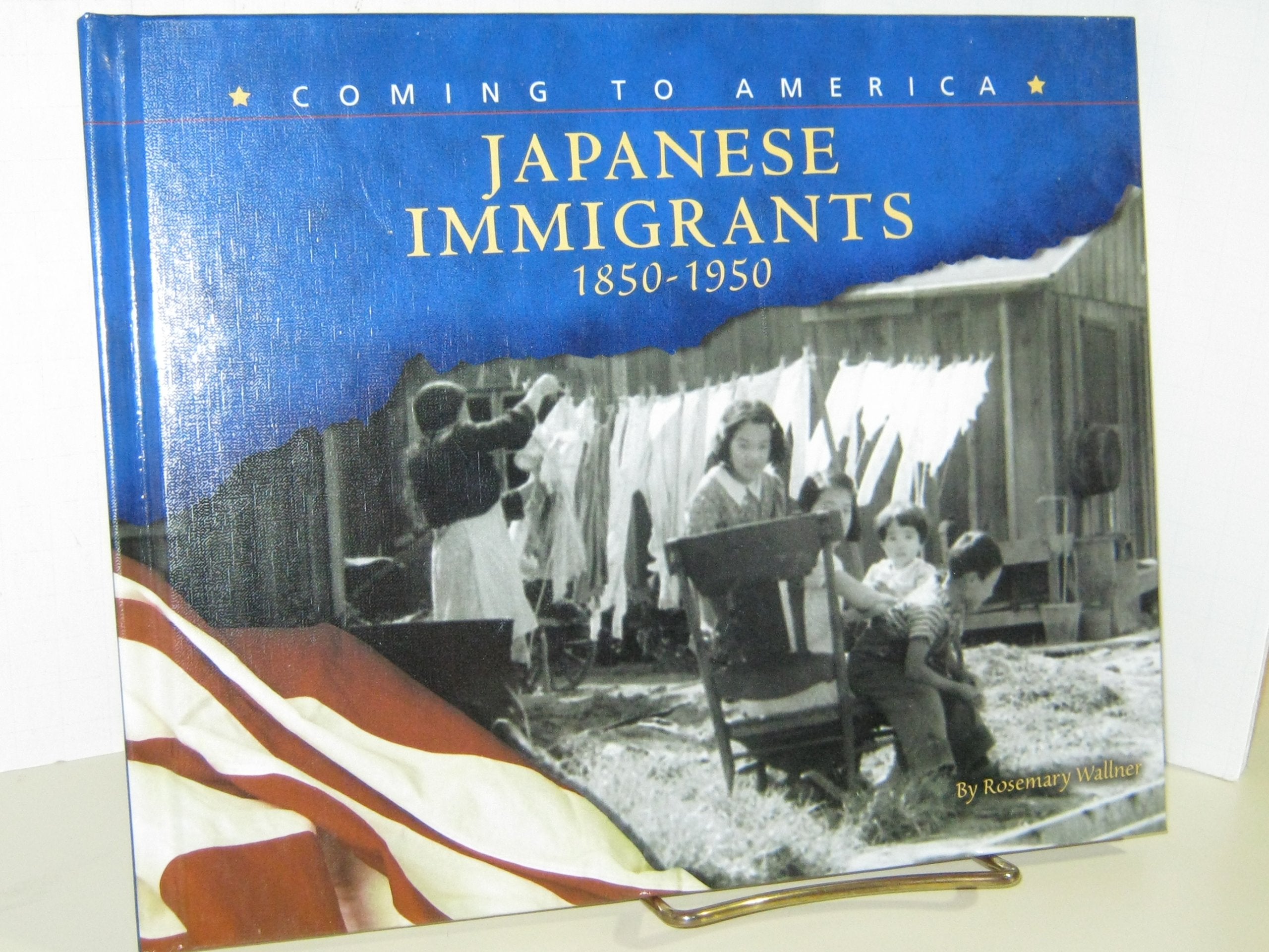 Japanese Immigrants, 18501950 (Blue Earth Books: Coming to America),Used