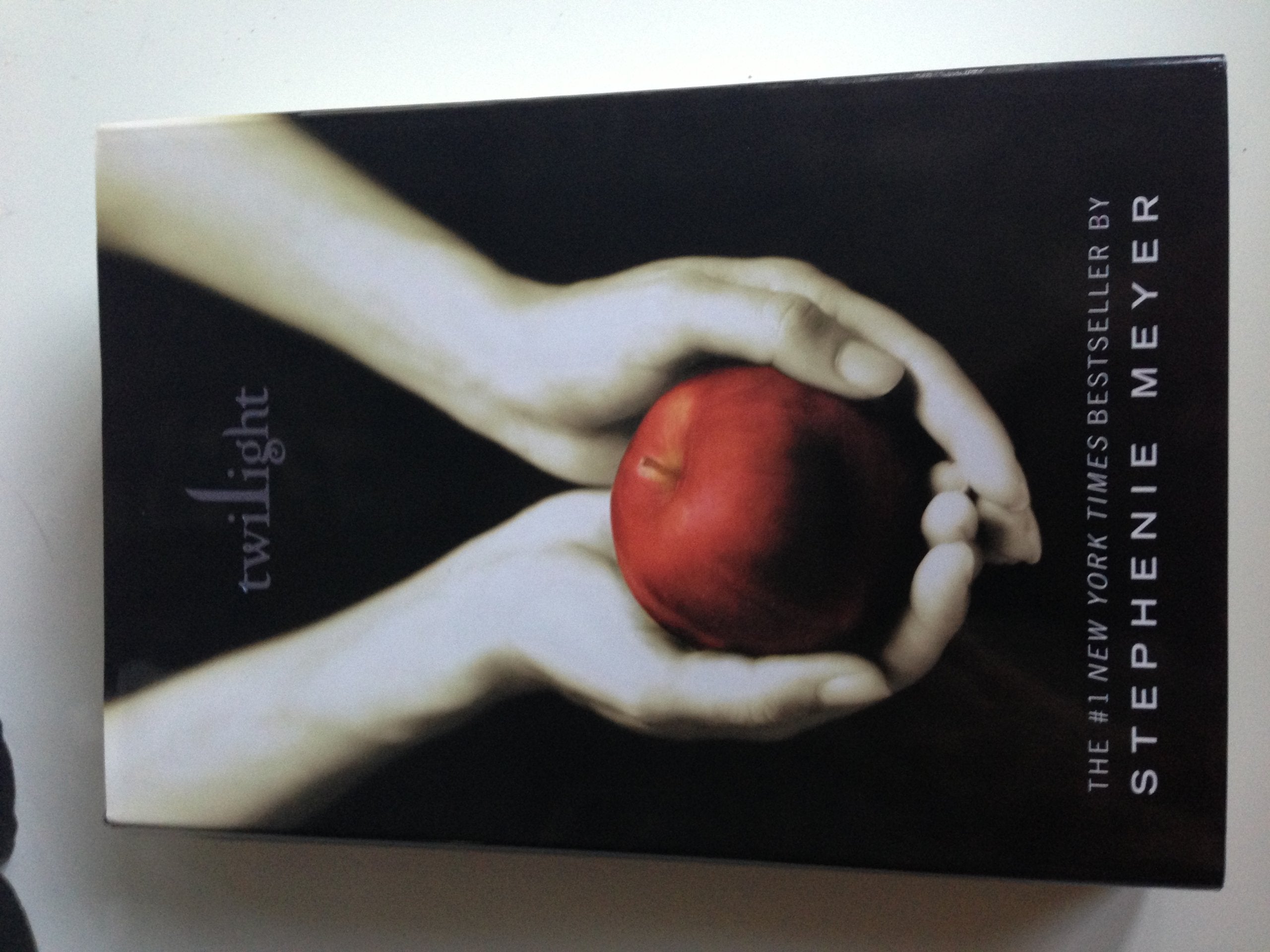 Twilight (The Twilight Saga, Book 1)