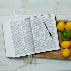 KJV Holy Bible: Super Giant Print with 43,000 Cross References, Green/Tan Hardcover, Red Letter, Comfort Print: King James Versi,Used