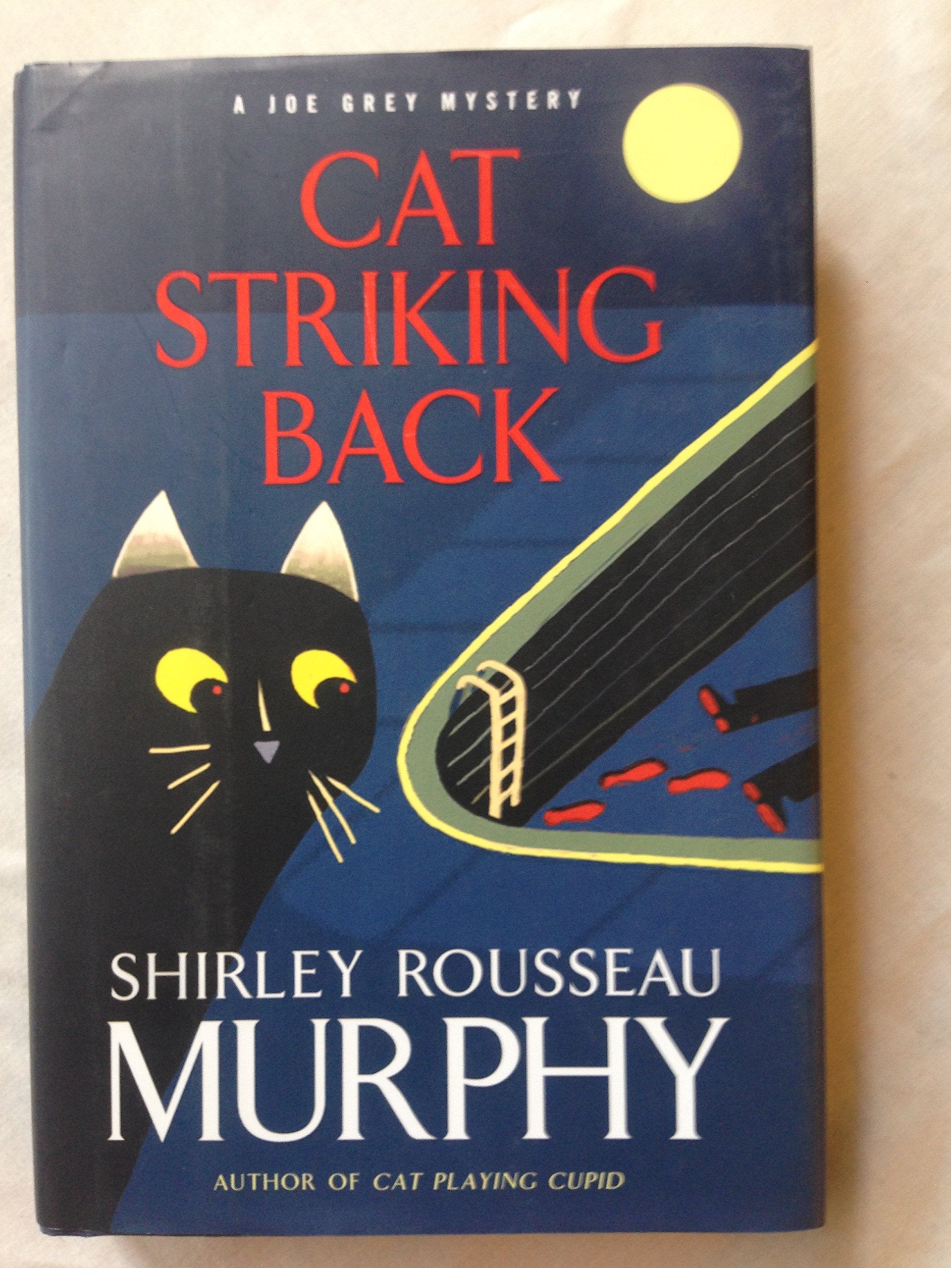 Cat Striking Back: A Joe Grey Mystery (Joe Grey Mysteries),New