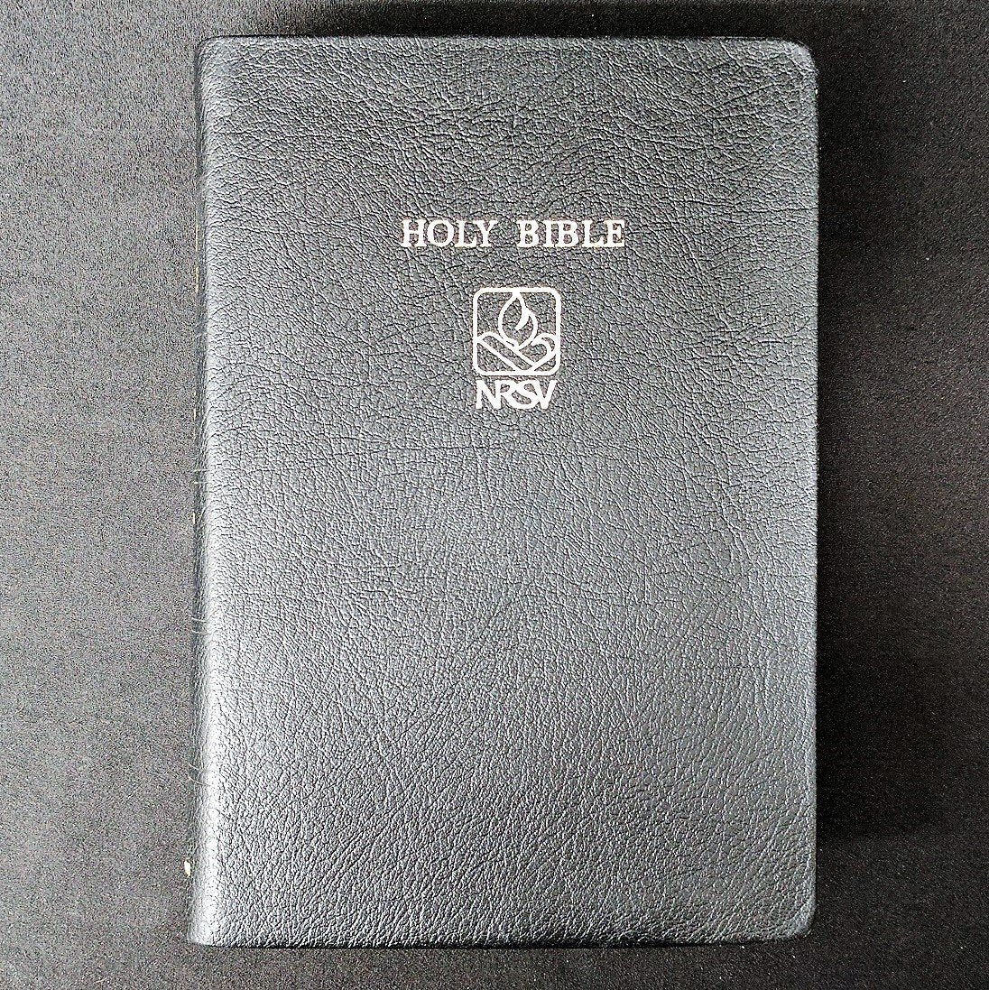 NRSV Standard Text with Apocrypha Black French Morocco NR13A,Used