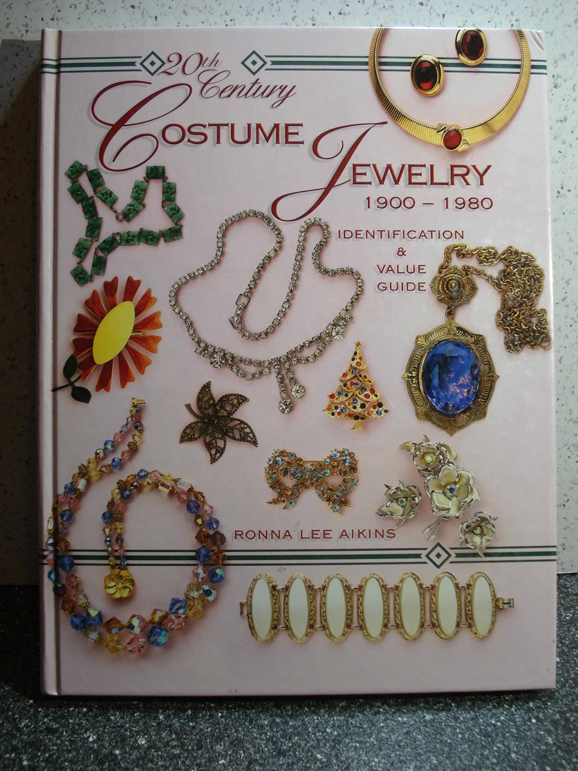 20th Century Costume Jewelry: 1900  1980 Identification & Value Guide