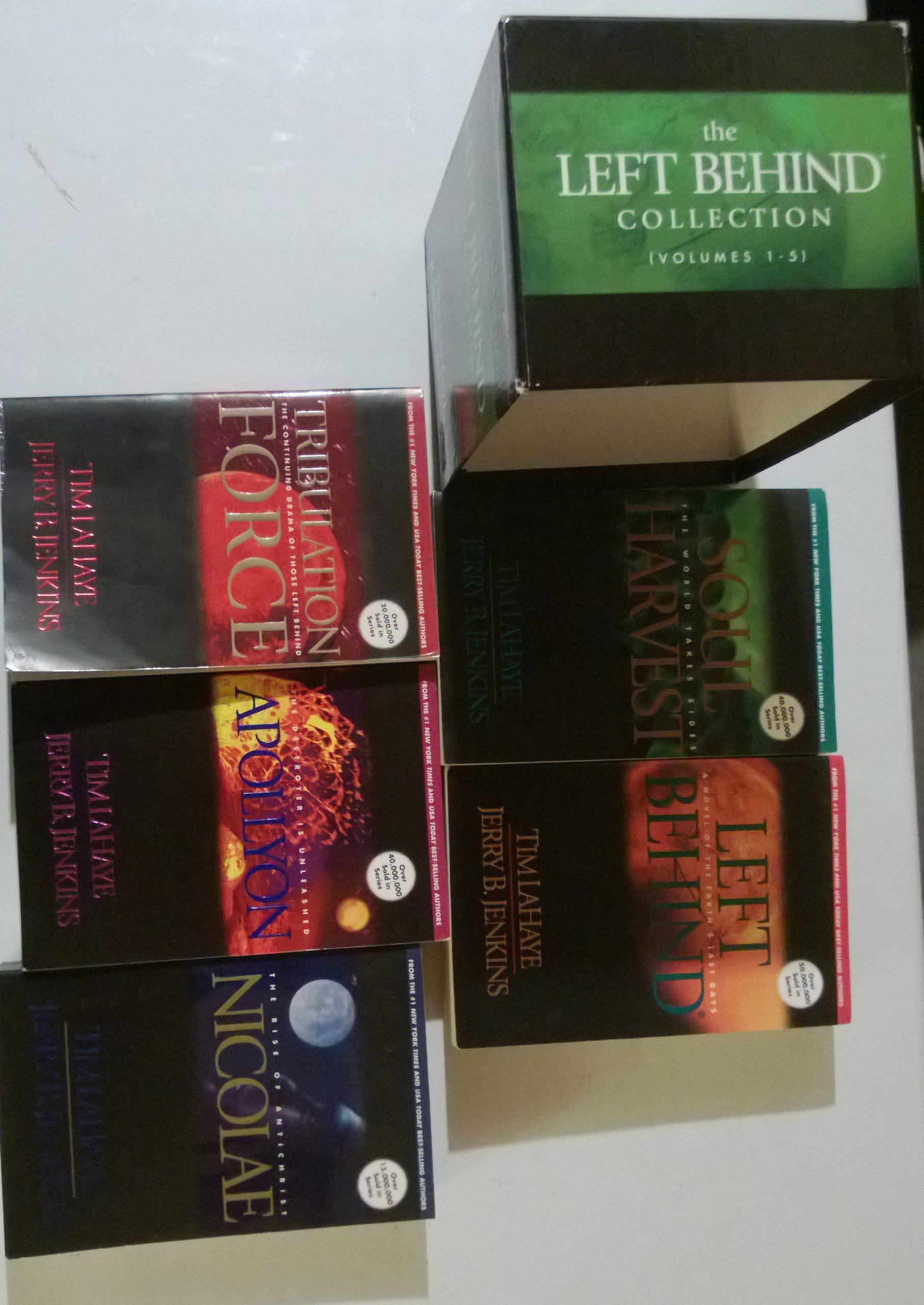 Left Behind Collection: Boxed Set Volumes 15