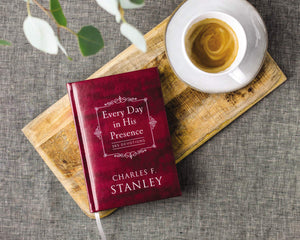 Every Day in His Presence: 365 Devotions (Devotionals from Charles F. Stanley),New