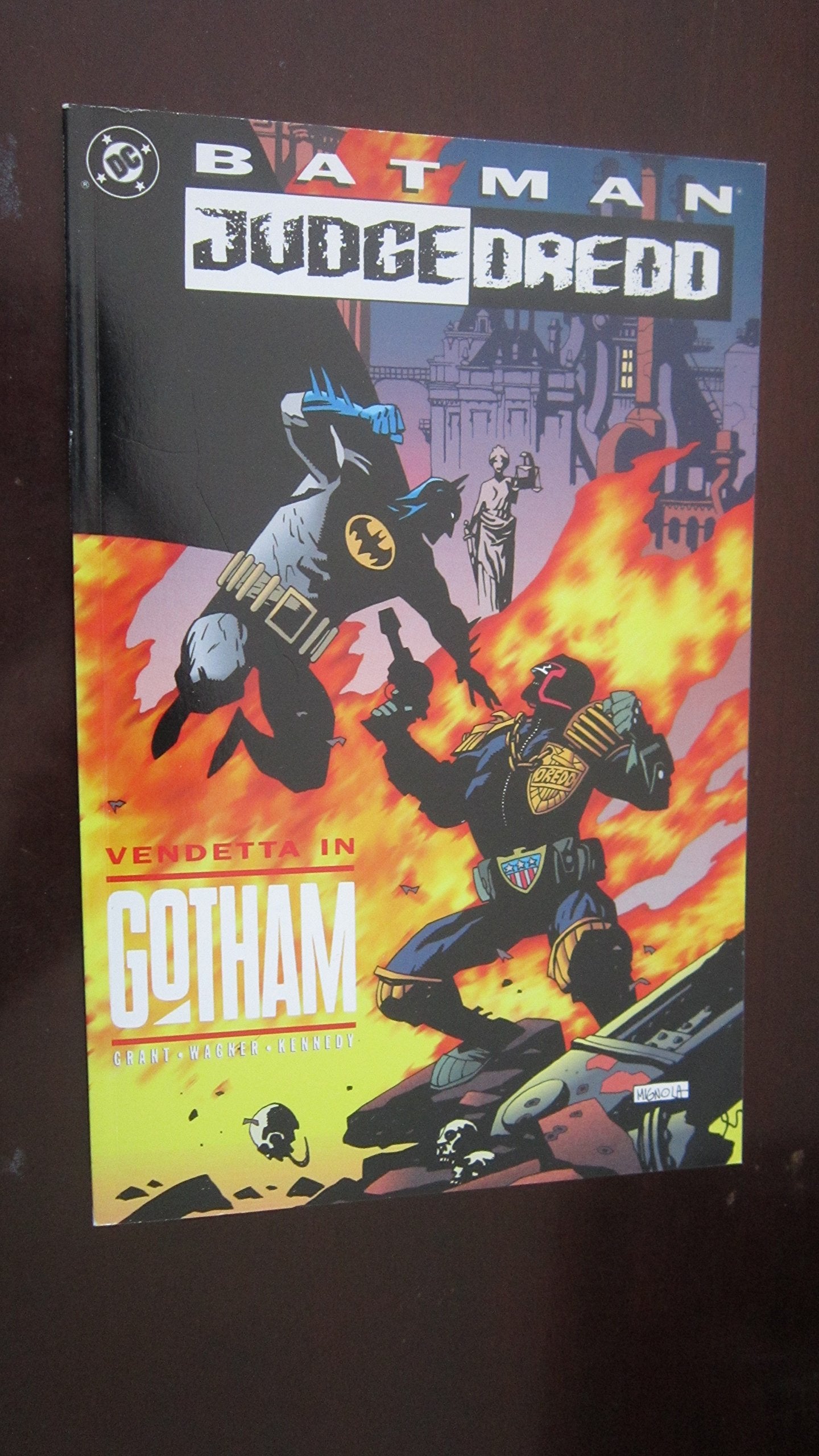BatmanJudge Dredd: Vendetta in Gotham,Used