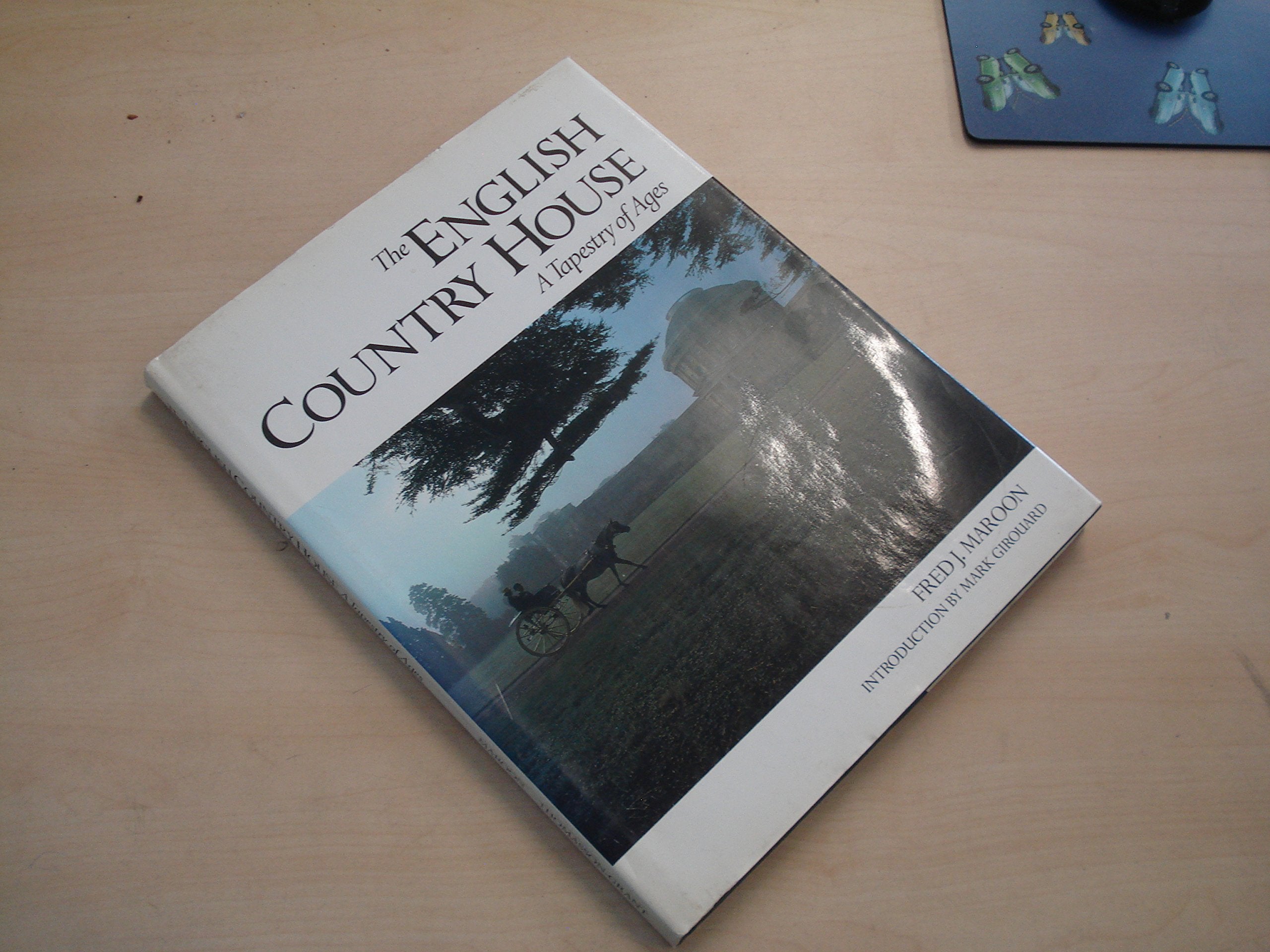 The English Country House: A Tapestry of Ages,Used