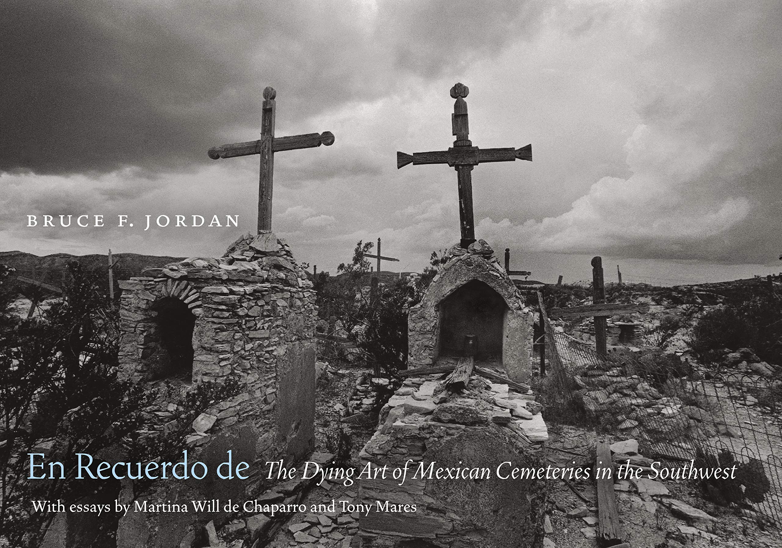 En Recuerdo De: The Dying Art Of Mexican Cemeteries In The Southwest,Used
