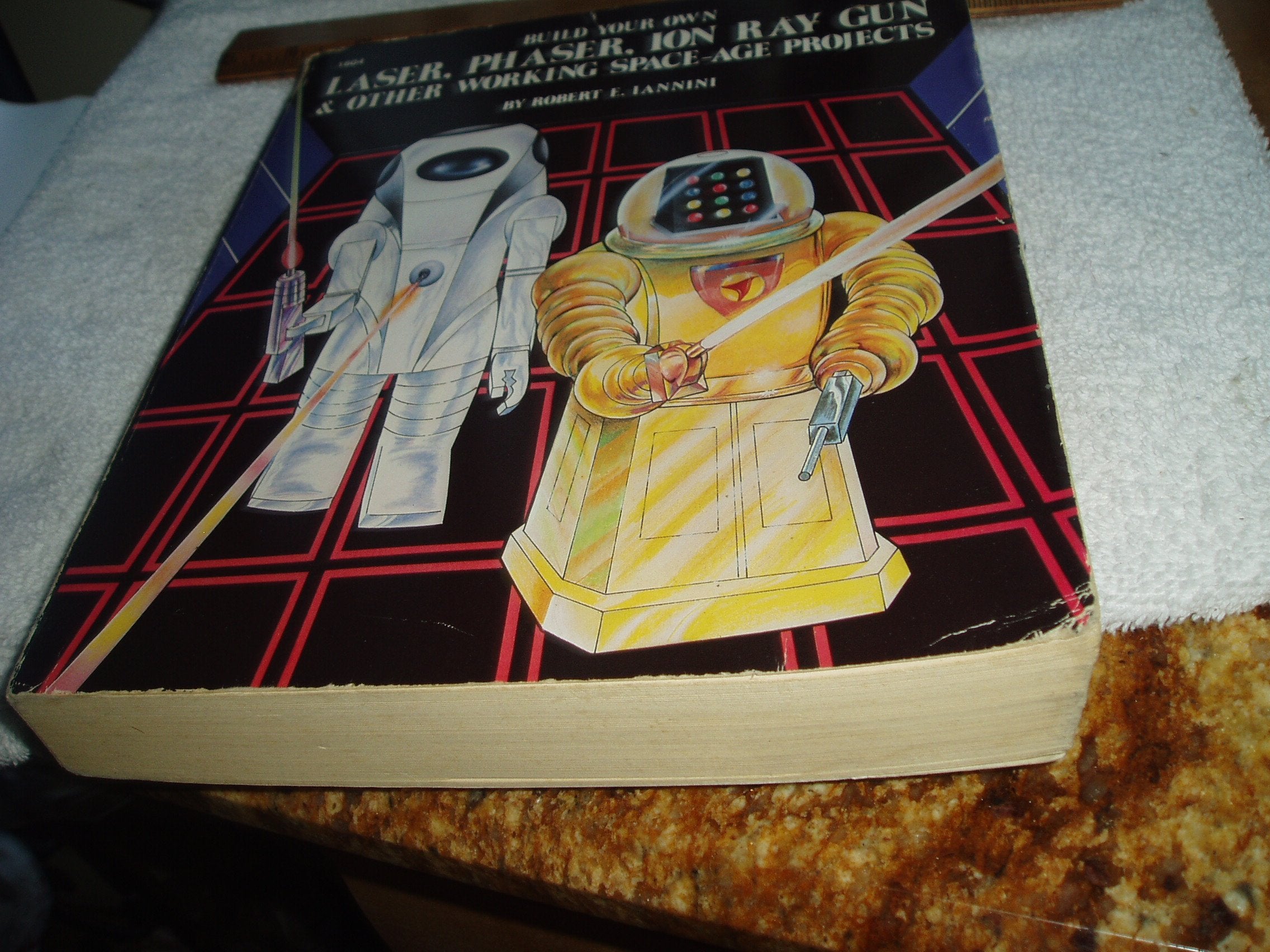 Build Your Own Laser, Phaser, Ion Ray Gun and Other Working Space Age Projects,Used