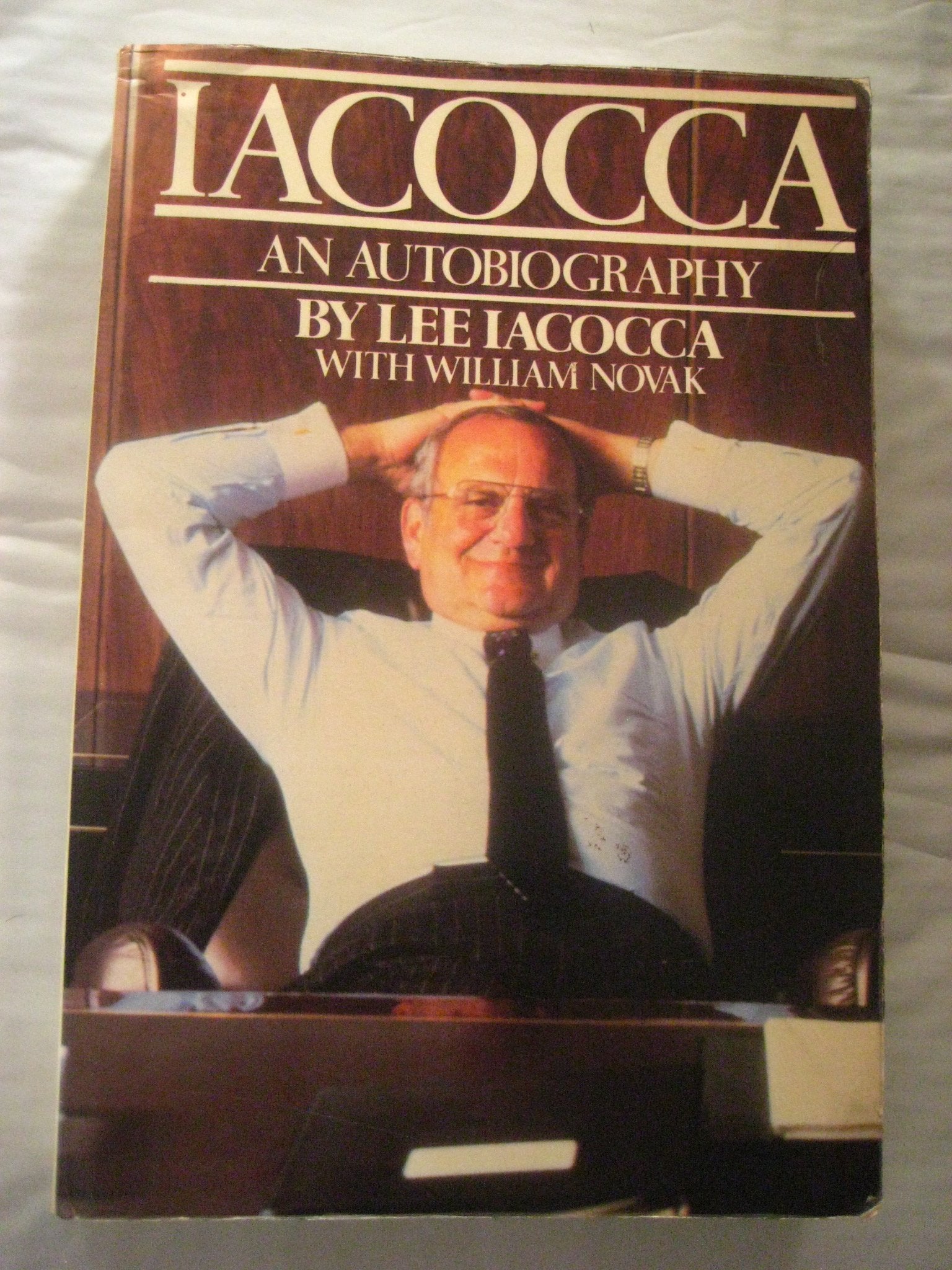 Iacocca: An Autobiography (Thorndike Press Large Print Paperback Series),Used
