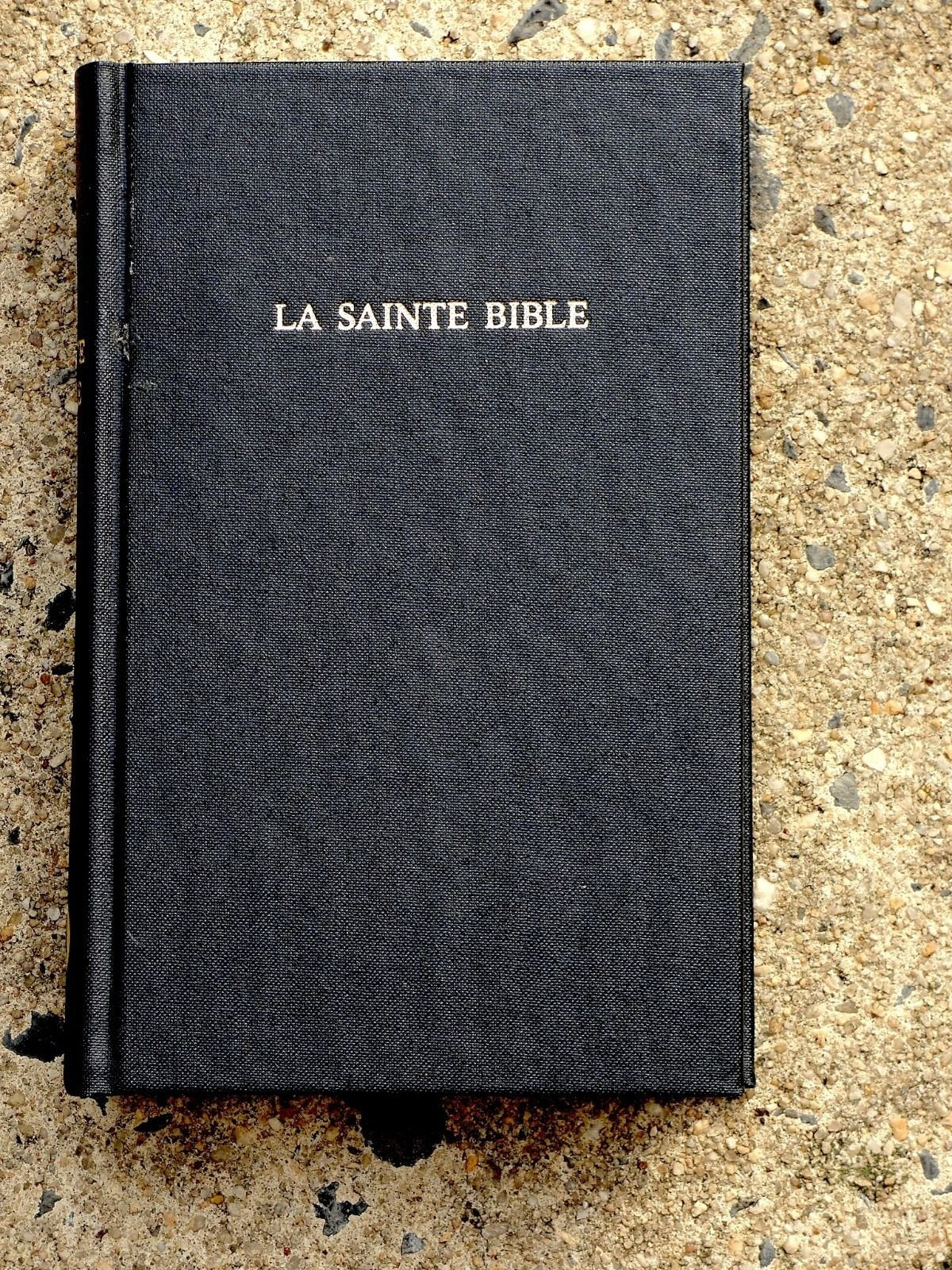 French Bible, Segond 1910 Black Hardcover, Handheld Size Red Letter
