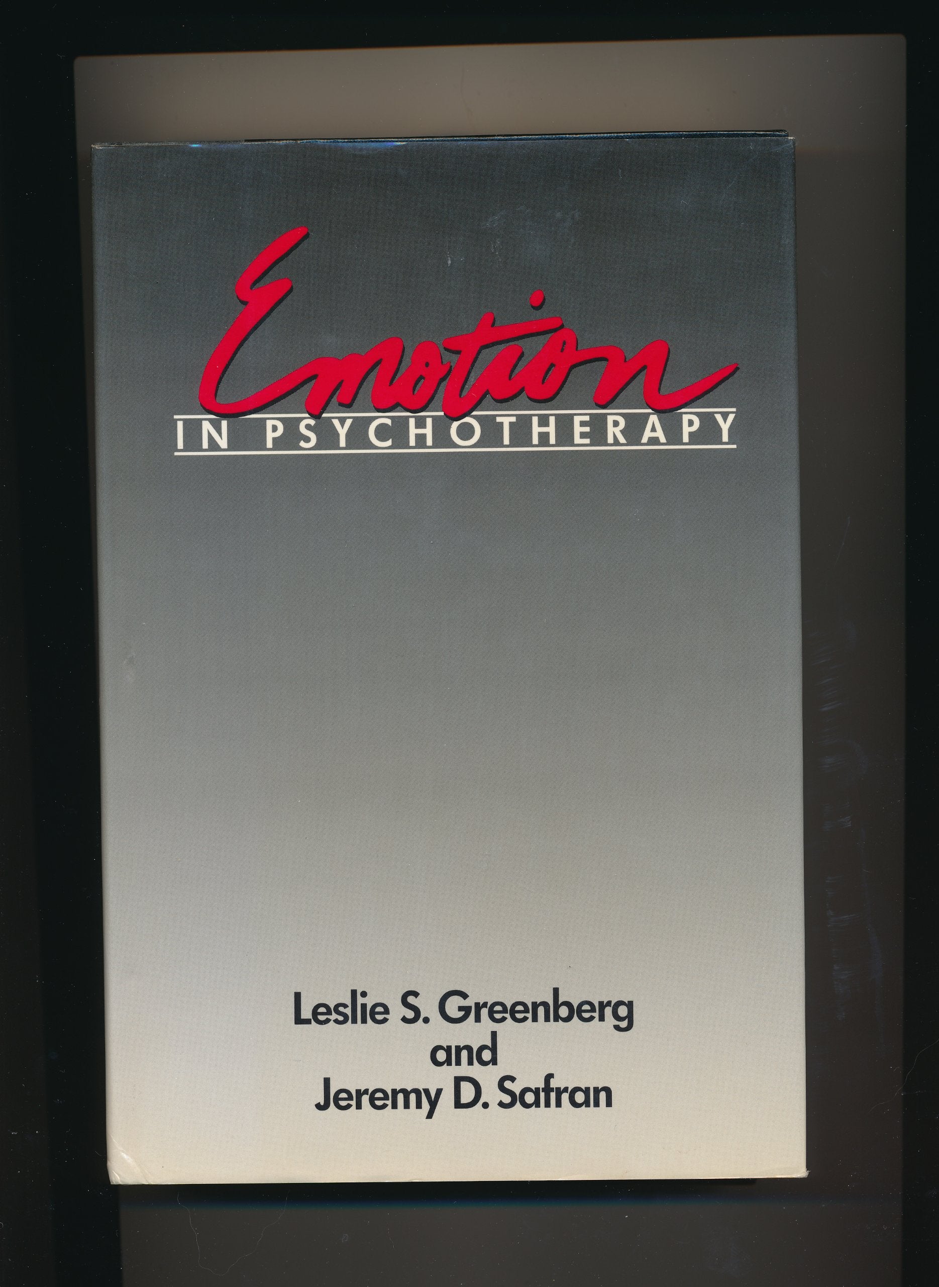 Emotion in Psychotherapy (The Guilford Clinical Psychology and Psychopathology Series),Used