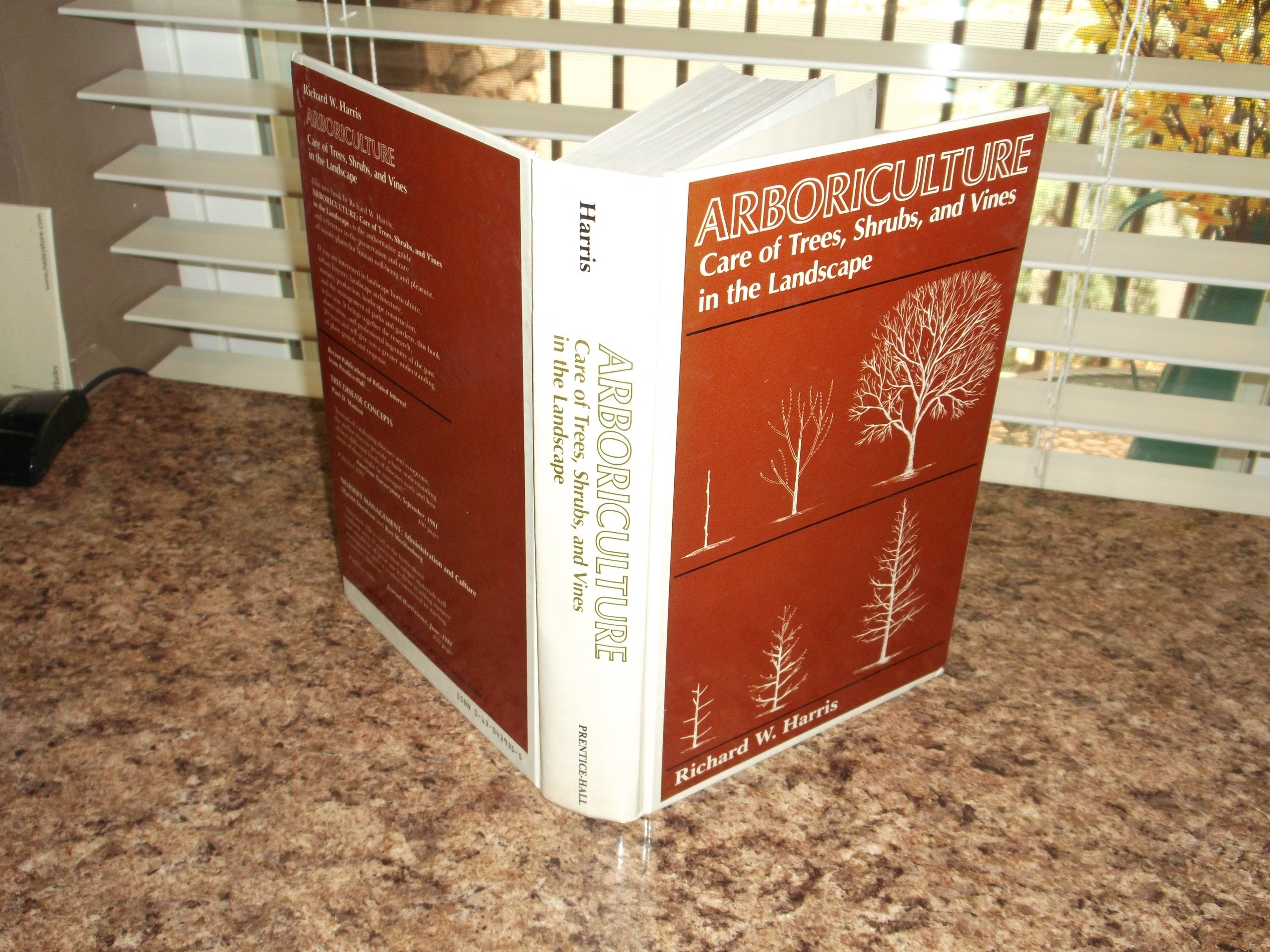 Arboriculture: Care Of Trees, Shrubs, And Vines In The Landscape-used
