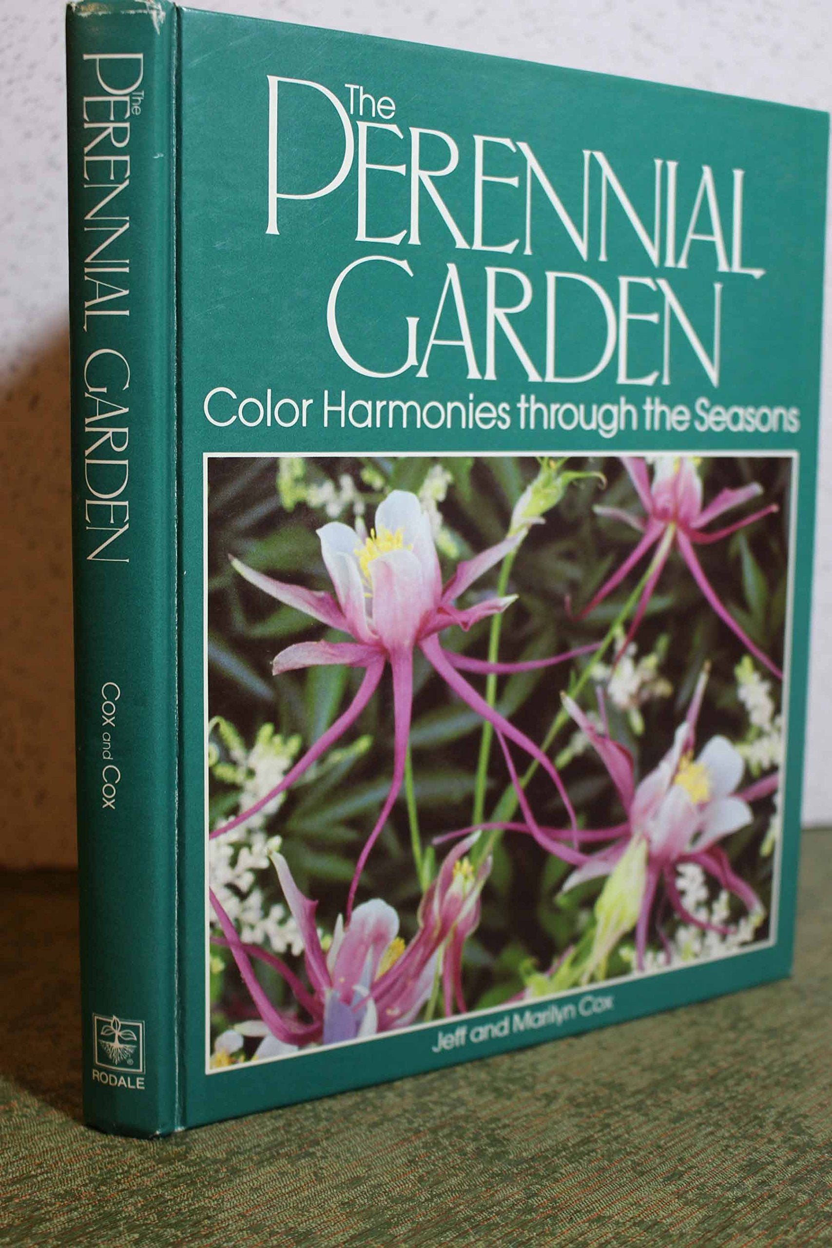 The perennial garden: Color harmonies through the seasons,Used