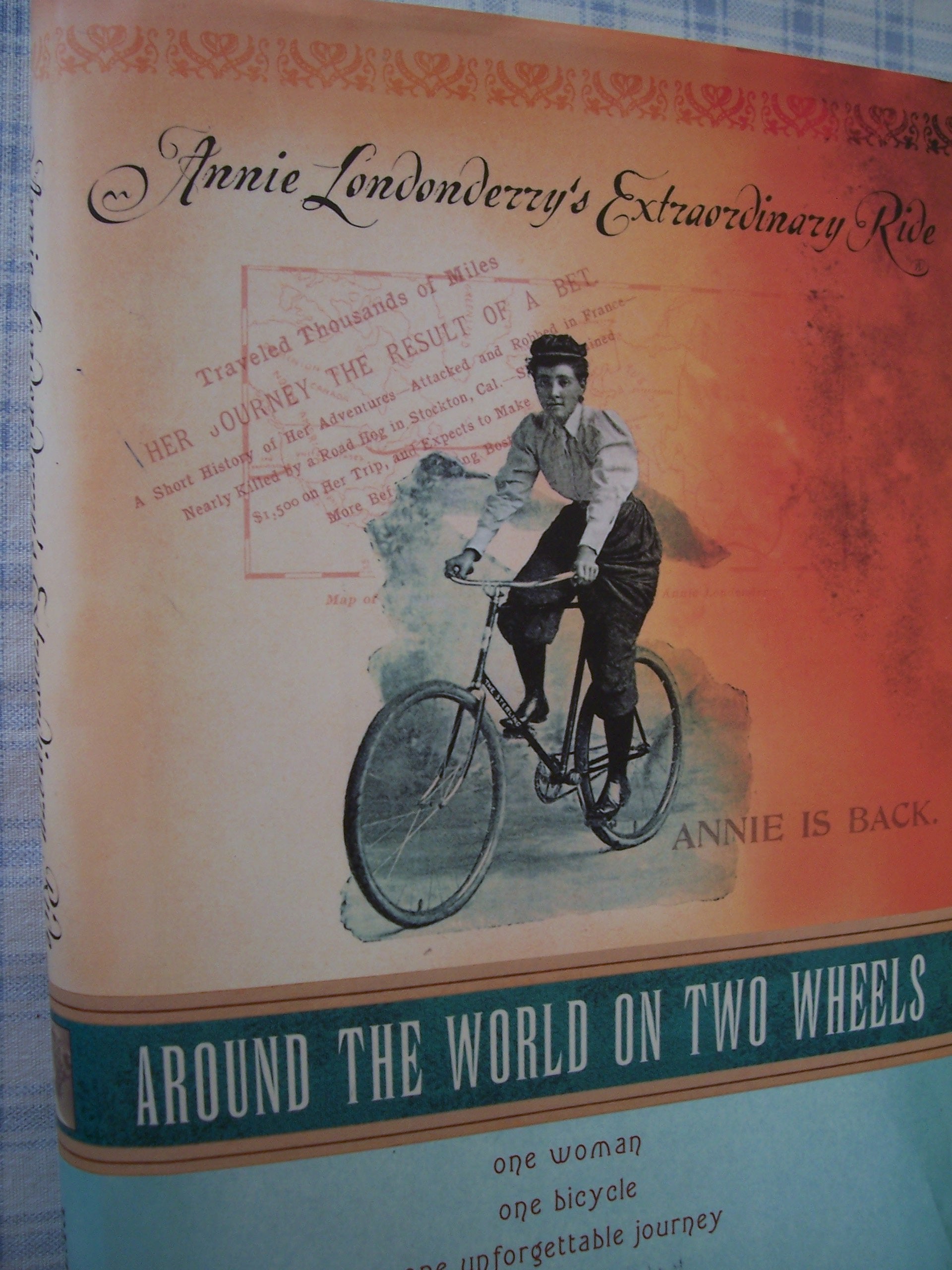 Around the World on Two Wheels: Annie Londonderry's Extraordinary Ride,New