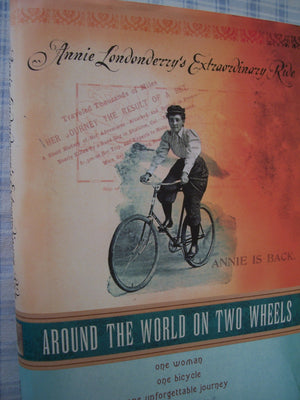 Around the World on Two Wheels: Annie Londonderry's Extraordinary Ride,New