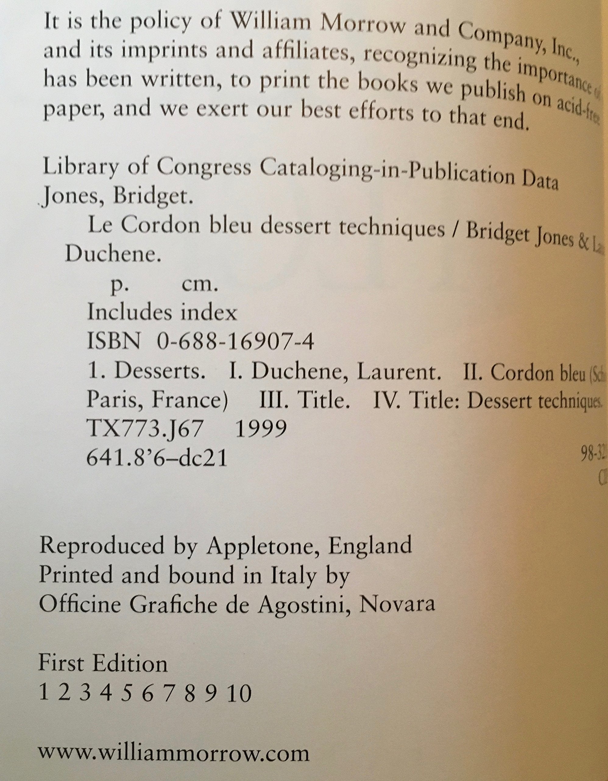 Le Cordon Bleu Dessert Techniques: More Than 1,000 Photographs Illustrating 300 Preparation And Cooking Techniques For Making Ta,Used