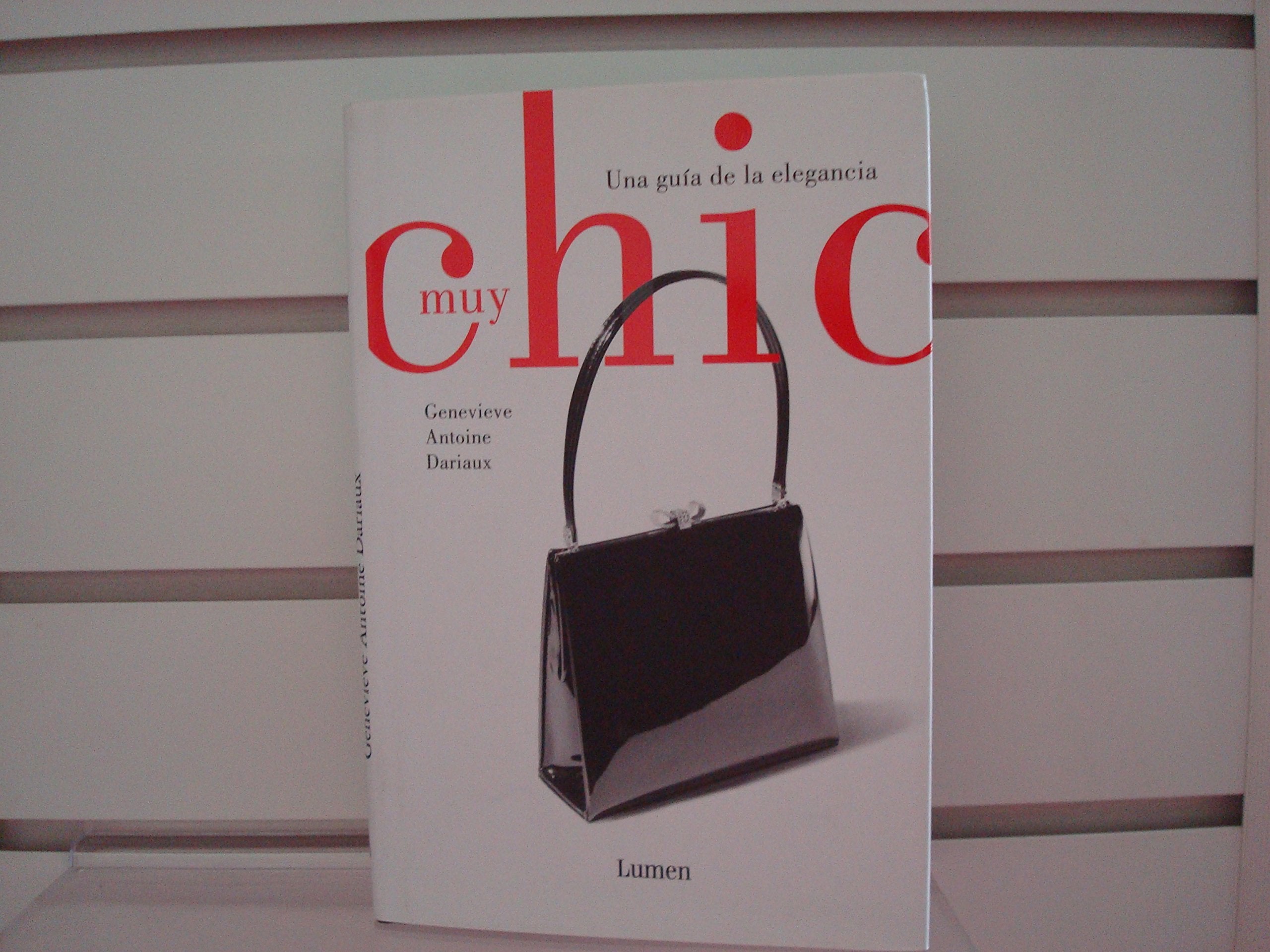Muy Chic (Spanish Edition),Used