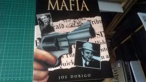 Mafia: A Chilling Illustrated History,Used