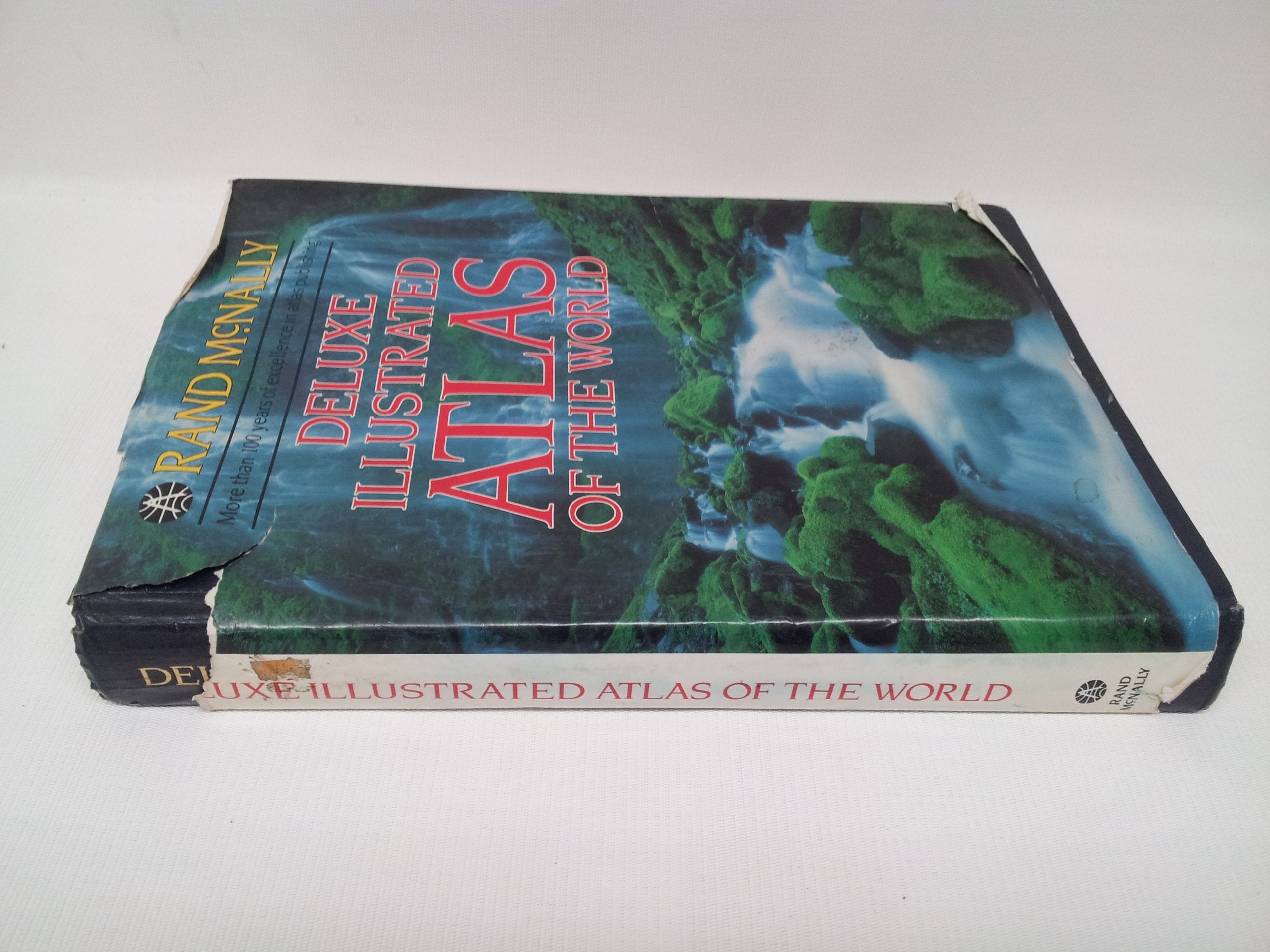 Deluxe Illustrated World Atlas,Used