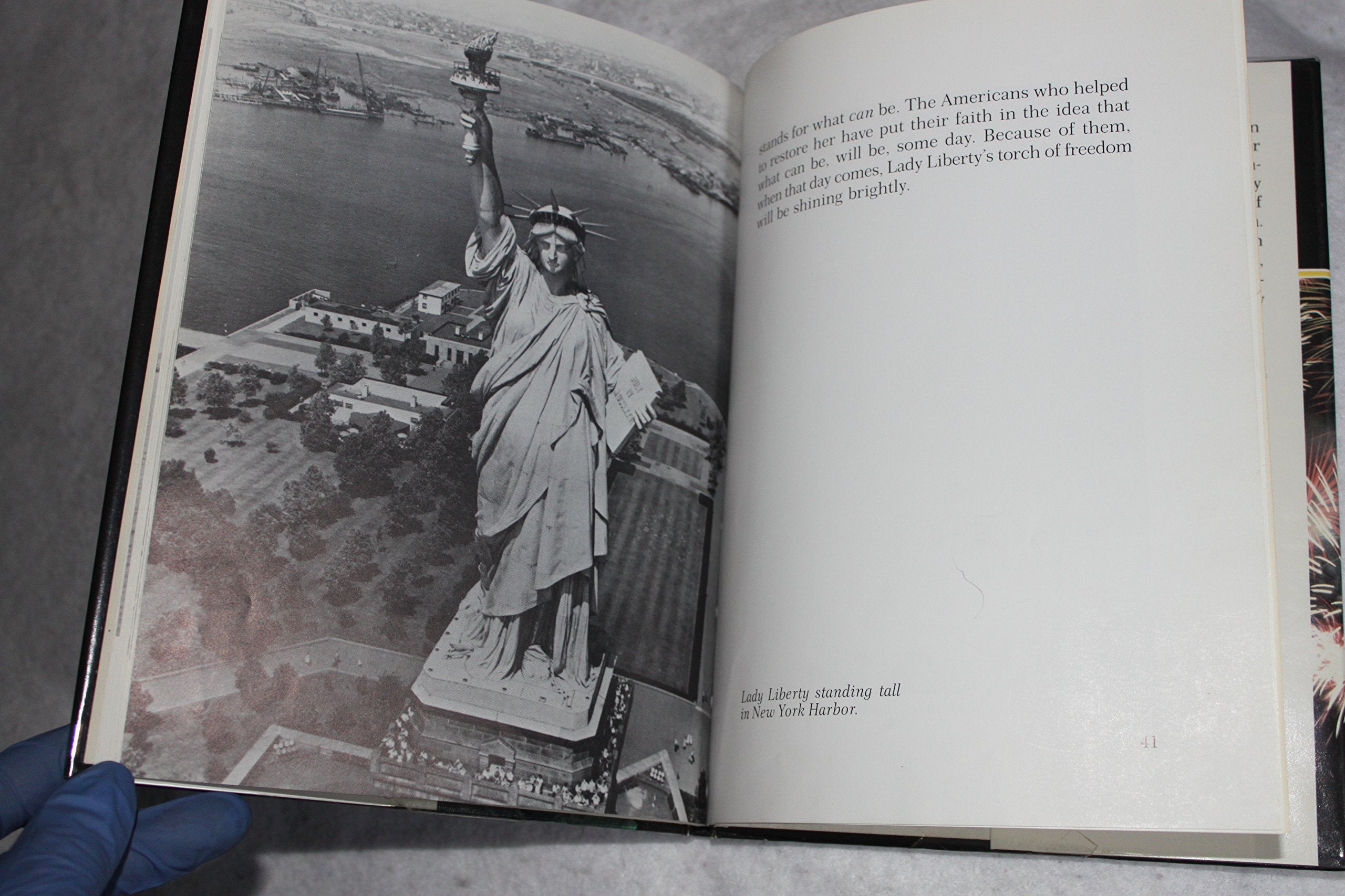 The Statue of Liberty: America's Proud Lady,Used
