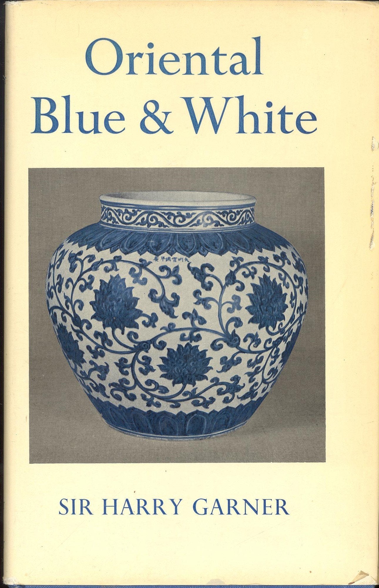Oriental blue and white, (The Faber monographs on pottery and porcelain),Used
