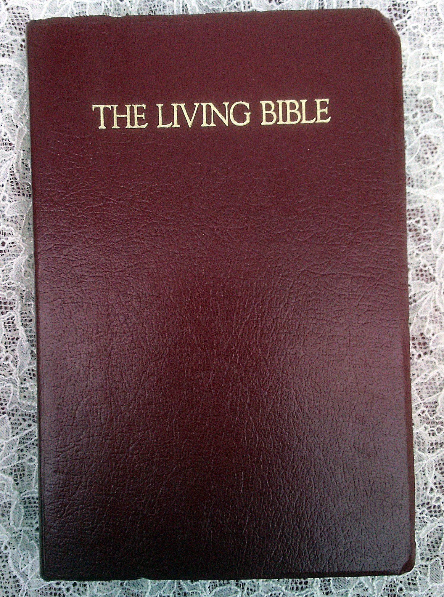 The Living Bible: Deluxe Award Edition (Burgundy Leatherette),Used