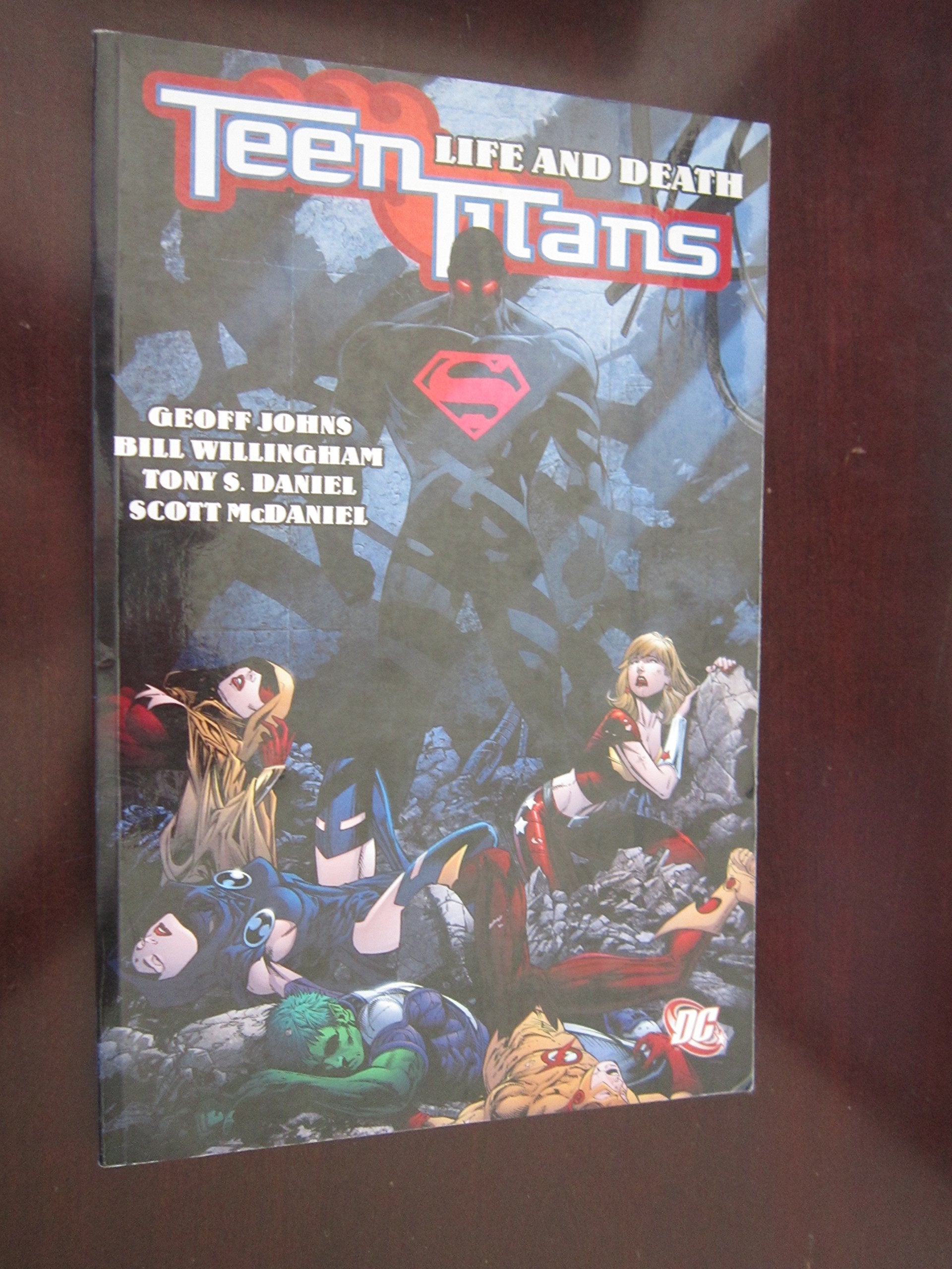 Teen Titans VOL 05: Life and Death,Used
