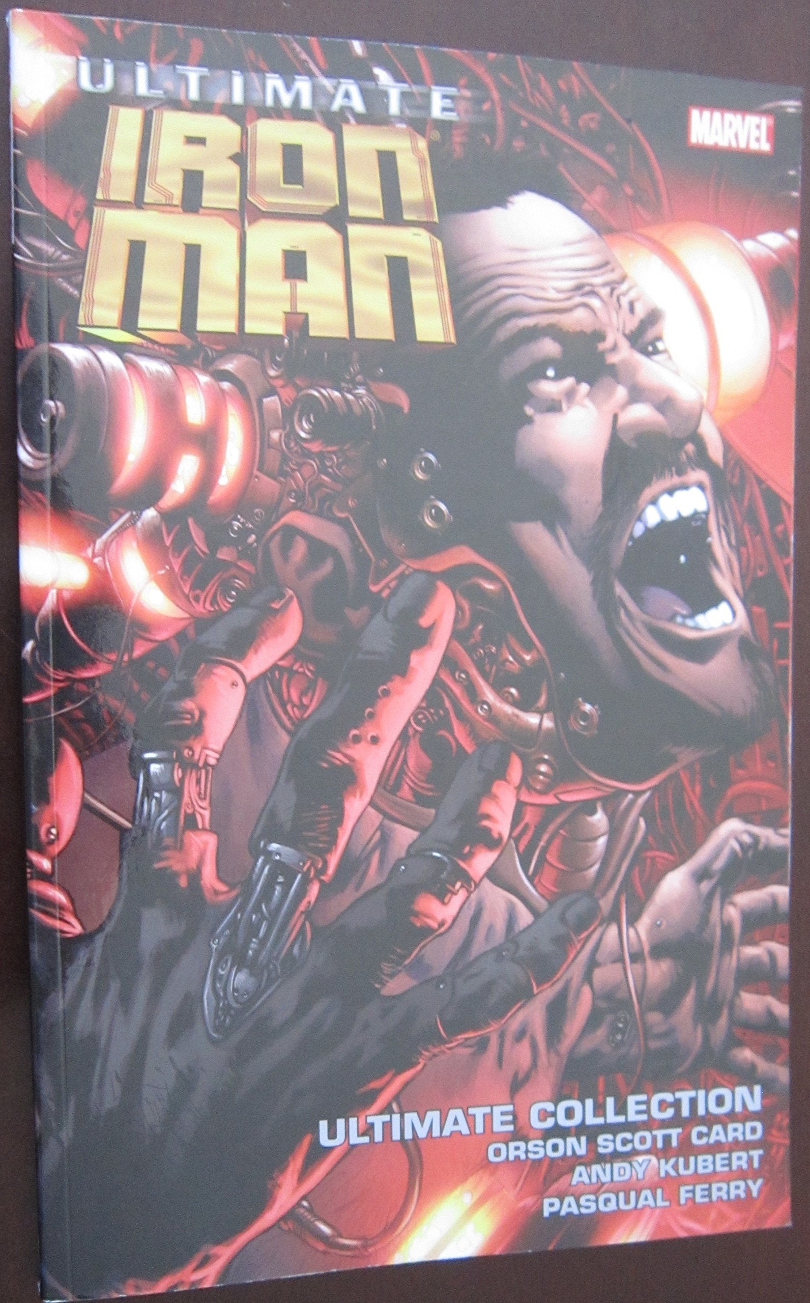 Iron Man Ultimate Collection (Ultimate Comics Iron Man)